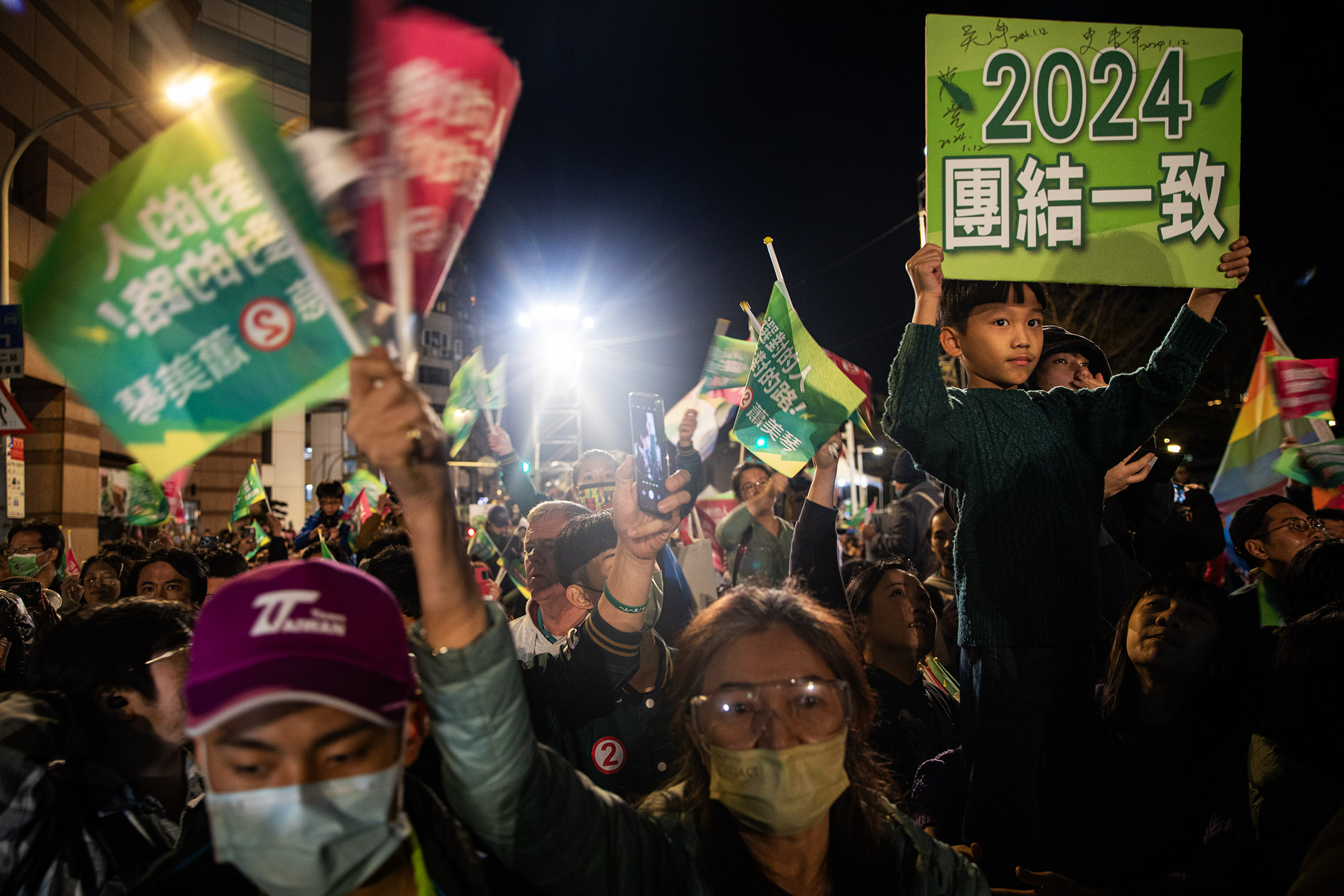 2024年1月13日,台灣大選開票,賴清德競選總部開票現場。攝:陳焯煇/端傳媒