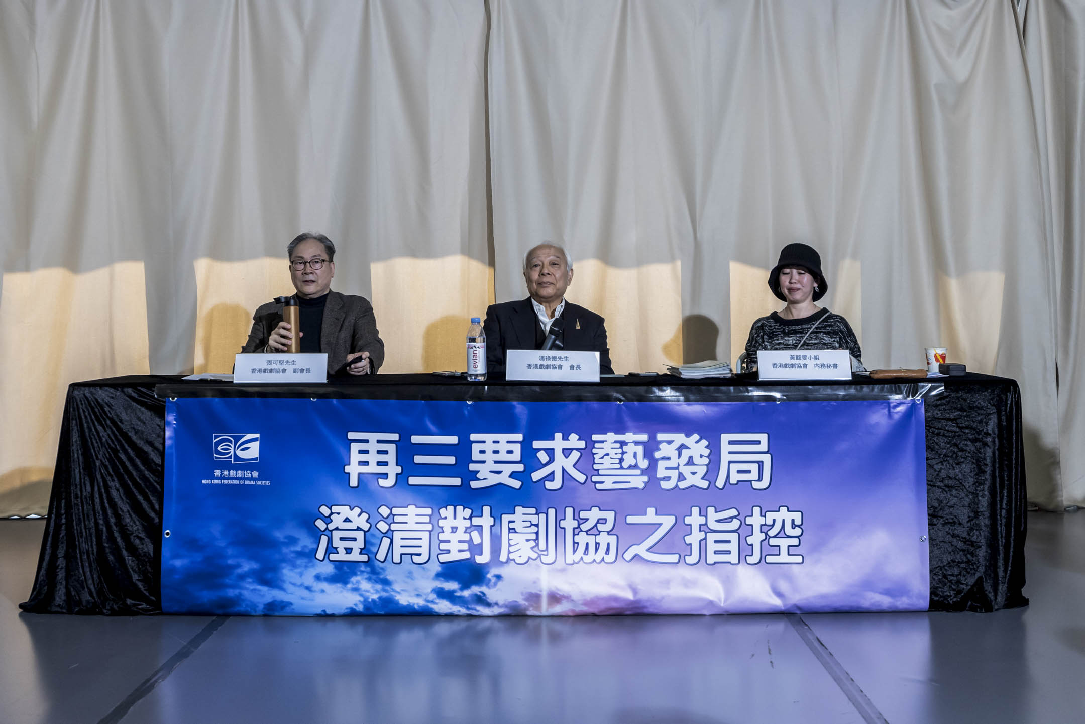 2024年1月19日，「香港舞台劇獎」遭藝發局停止資助，主協單位香港戲劇協會召開記者會回應事件。圖：端傳媒