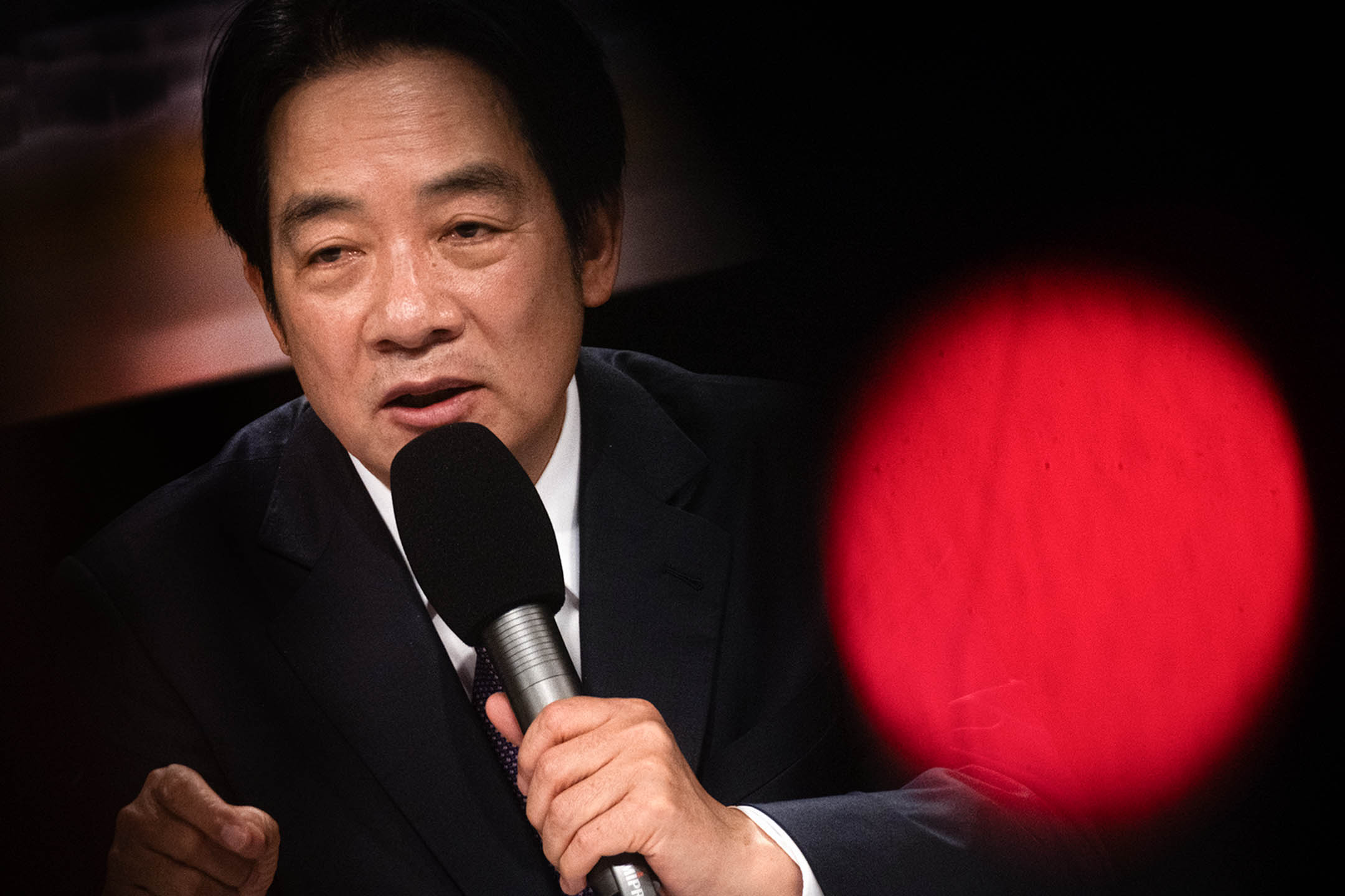 2023年12月30日，台北，總統候選人電視辯論會後的記者會。攝：陳焯煇/端傳媒