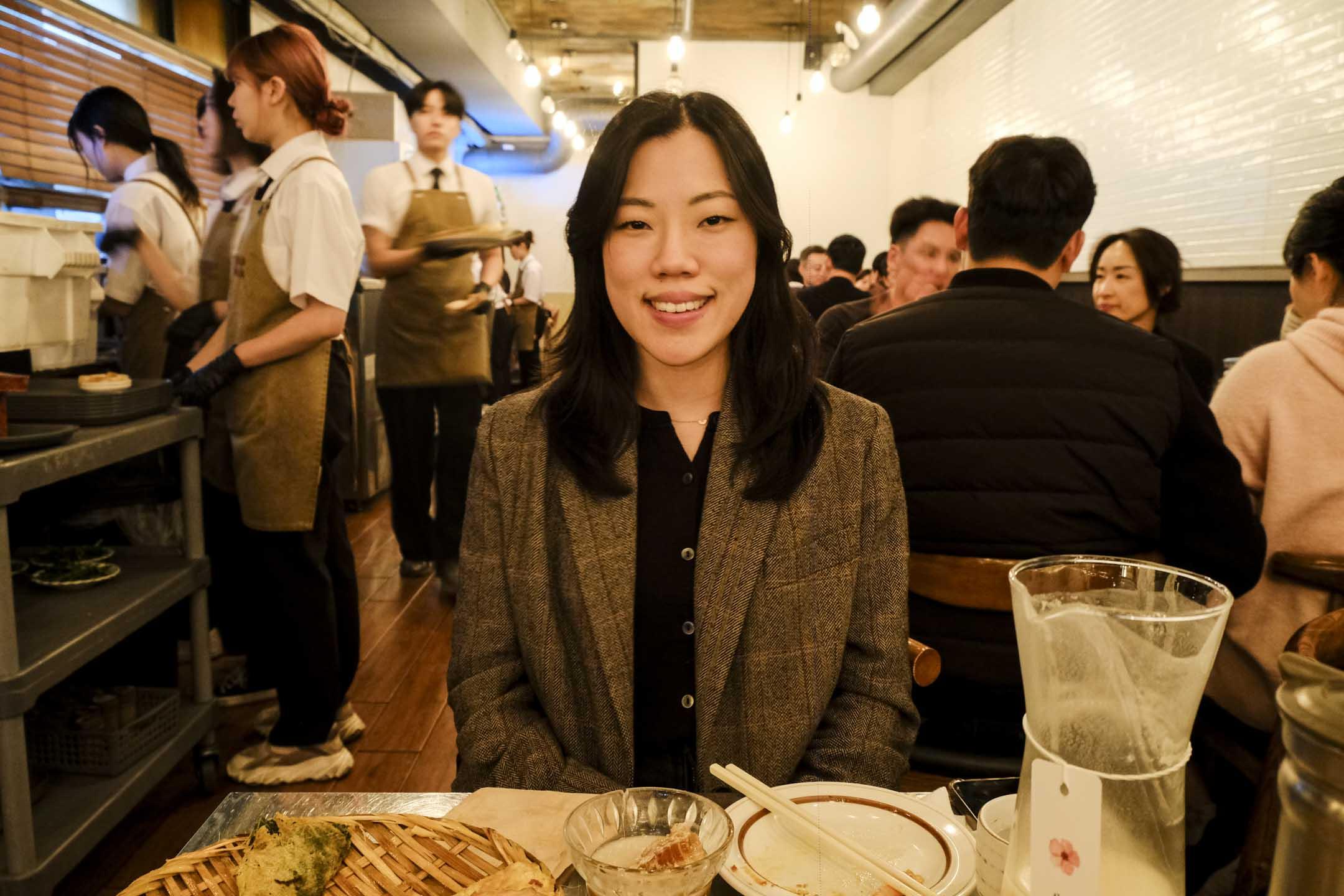 29岁的被领养者Kara，为了认识自己的出生地，六年前从美国搬到首尔。摄：余美霞/端传媒