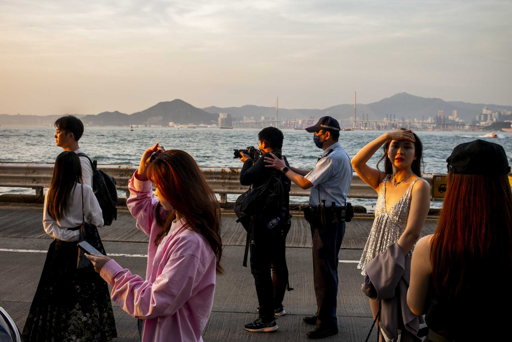 西环坚尼地城海旁,新年成为了不少游客必到打卡热点。摄:林振东/端传媒