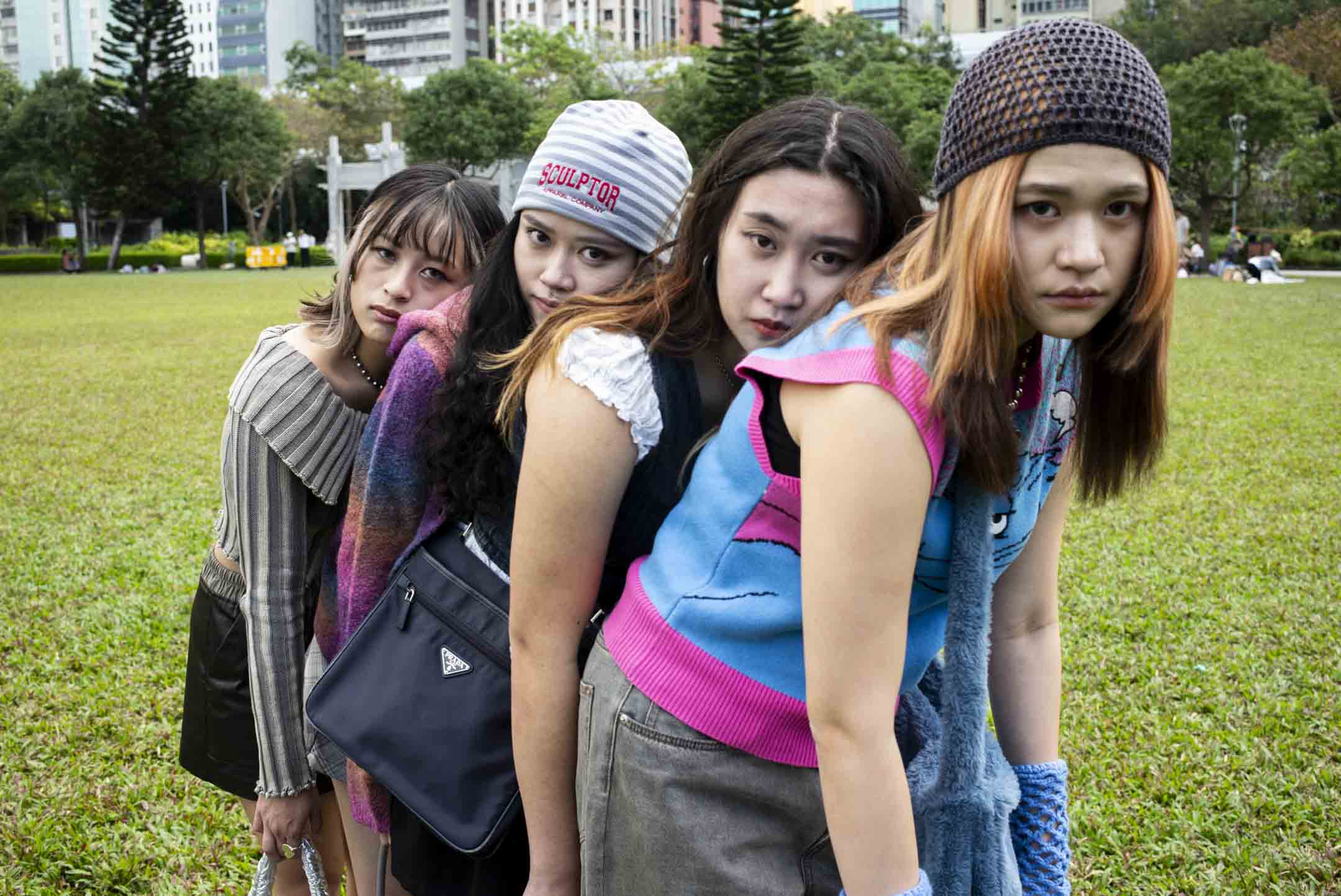 四位Y2K 打扮的年轻人:Mili 、Miki、Faifai 与Tracy。摄:林振东/端传媒