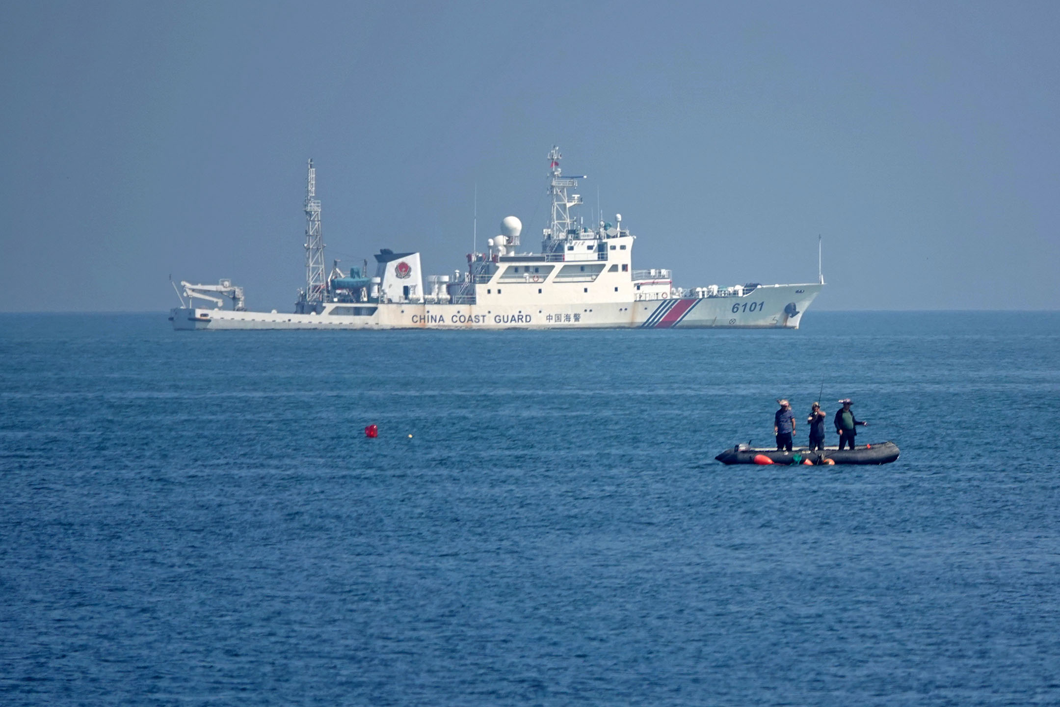 2022年9月4日,山东省烟台附近海域,一艘中国海警船。摄:CFOTO/Future Publishing via Getty Images
