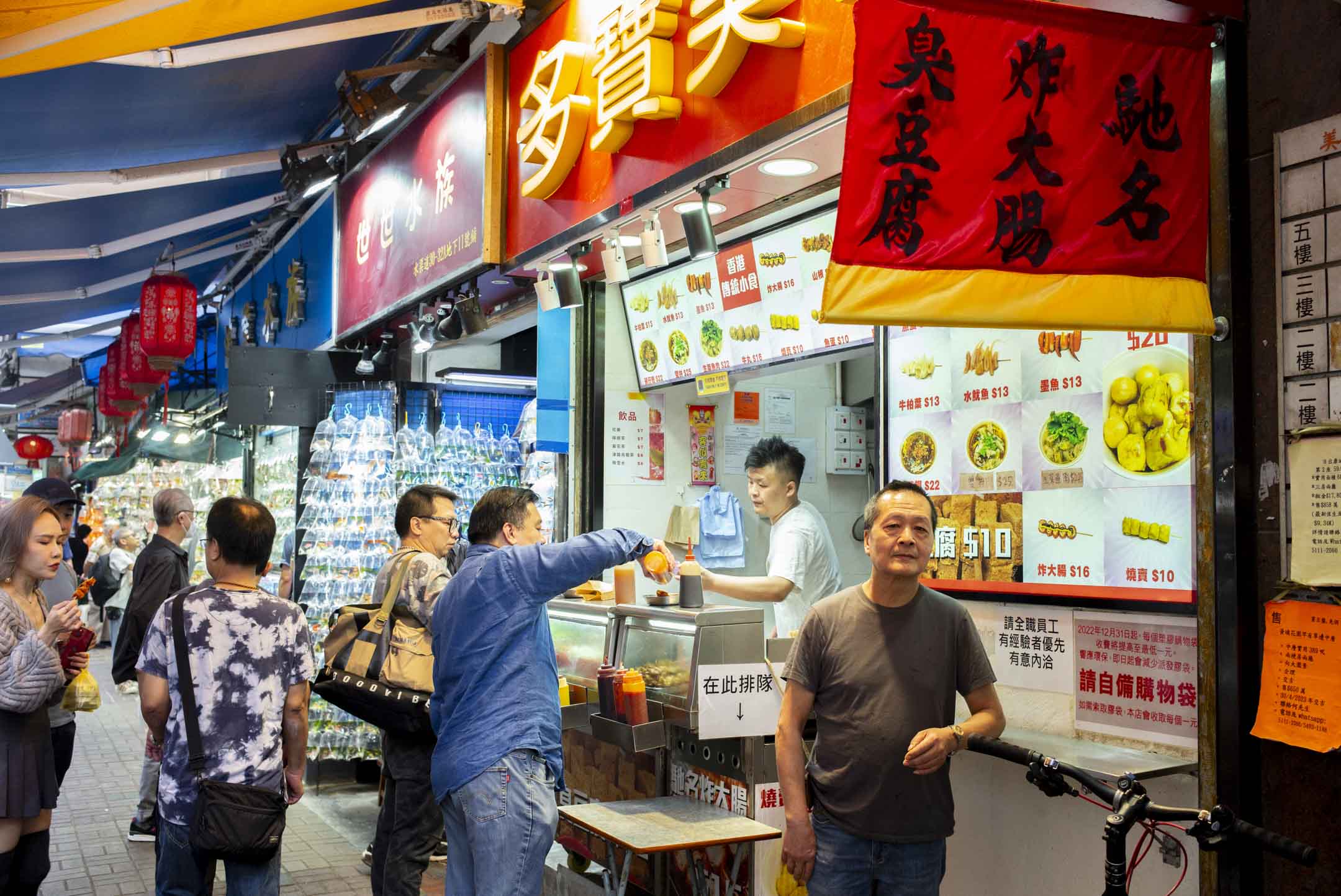 旺角港式小吃店的马先生。摄:林振东/端传媒