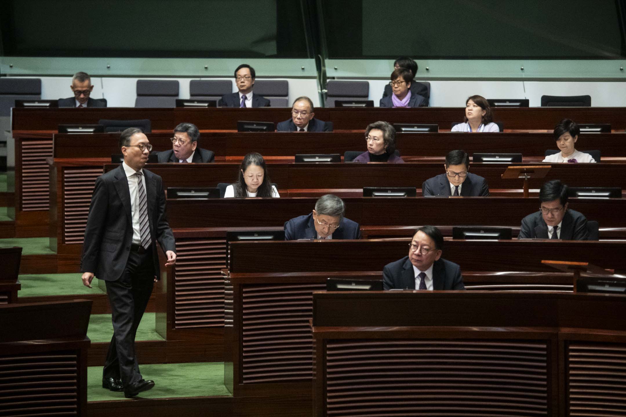 2024年3月19日,立法會加開特別會議,恢復二讀辯論《基本法》23條立法,不少政府問責官員列席。攝:林振東/端傳媒