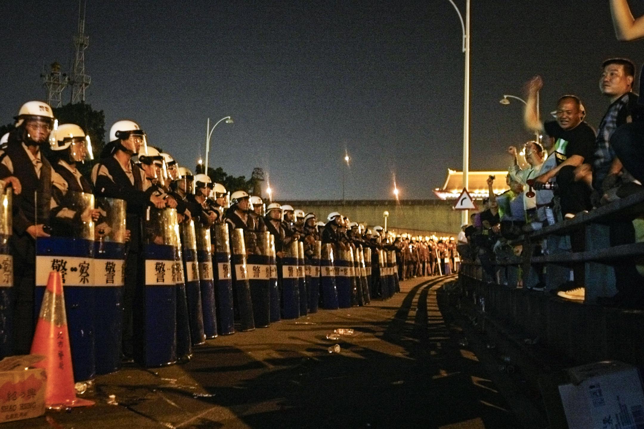 2008年11月6日,台北,警察在圓山飯店前站崗,海峽兩岸關係協會 (ARATS) 主席陳雲林訪台,示威者在外抗議。攝:Pichi Chuang/Reuters/達志影像