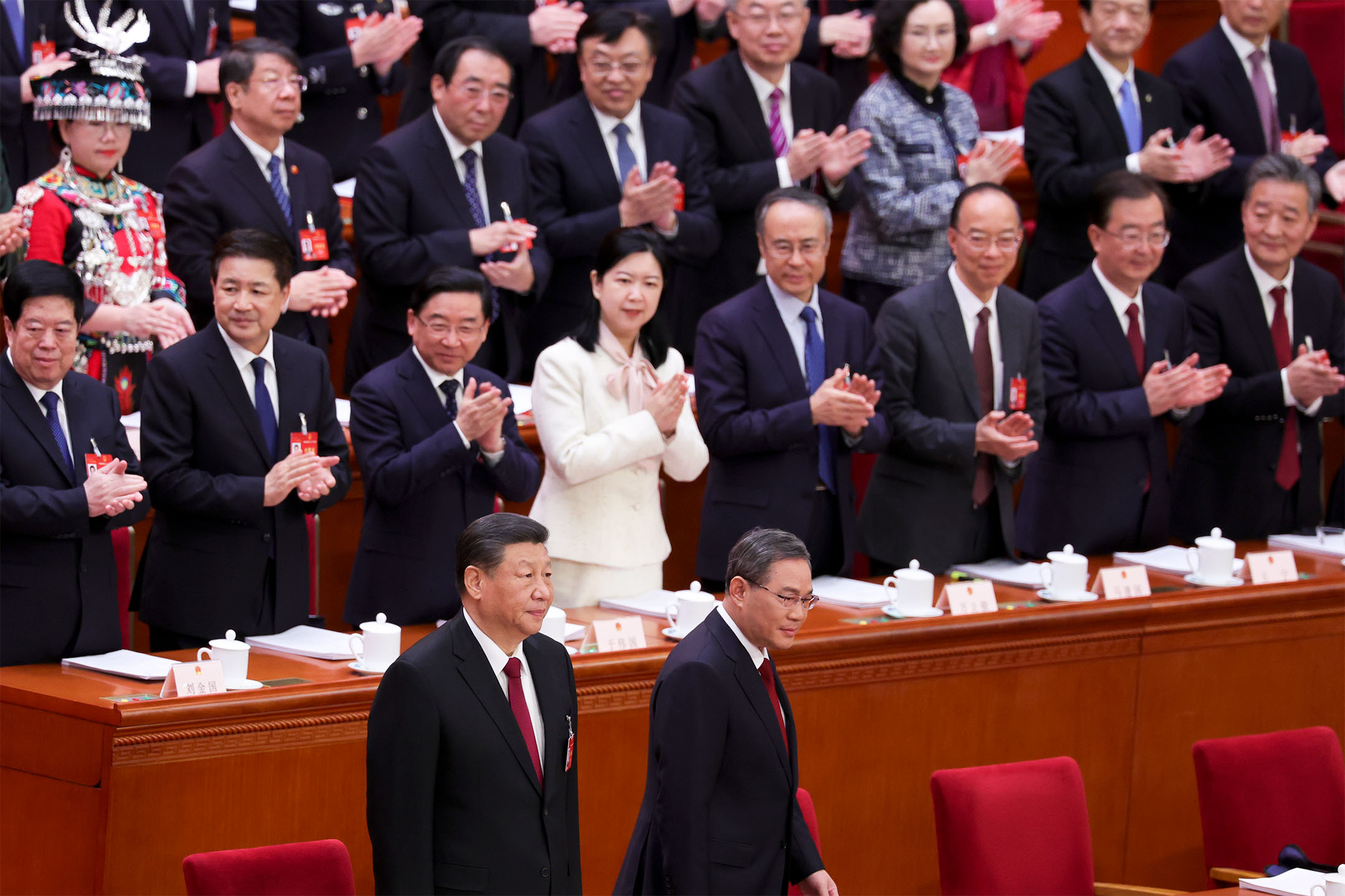 2024年3月5日,中國北京,第十四屆全國人民代表大會第二次會議開幕,國家主席習近平(前左)和中國國務院總理李強(前右)出席會議。攝:Lintao Zhang/Getty Images