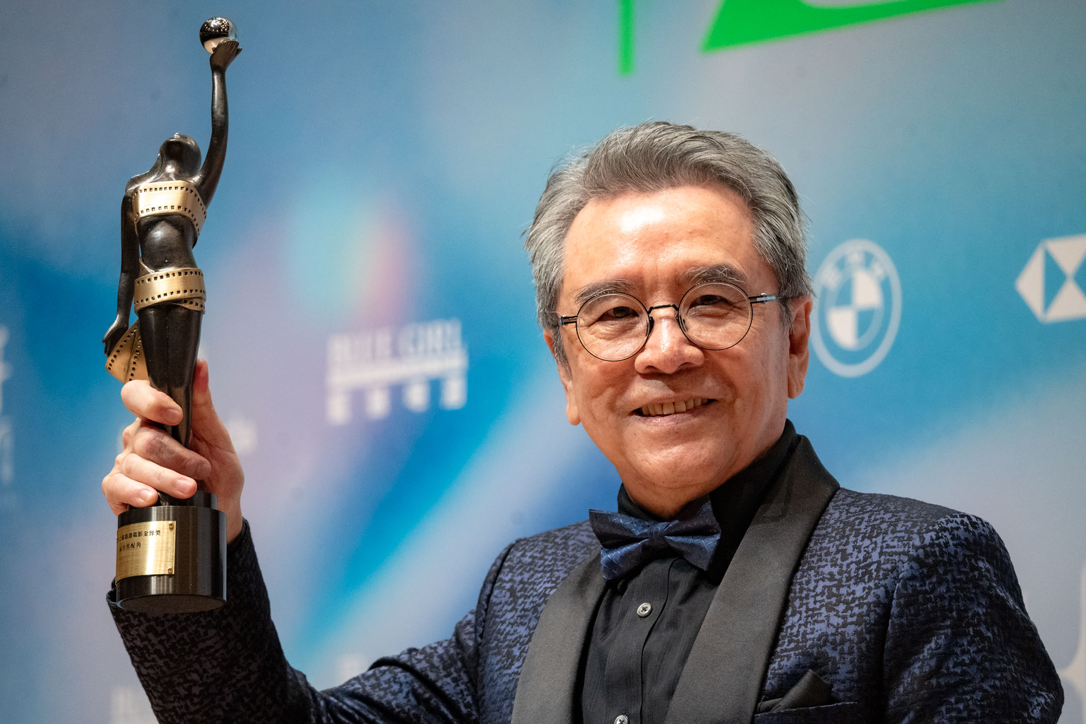 2024年4月14日,第42届香港电影金像奖,姜大卫凭《白日之下》获最佳男配角。摄:Ryan Lai/端传媒