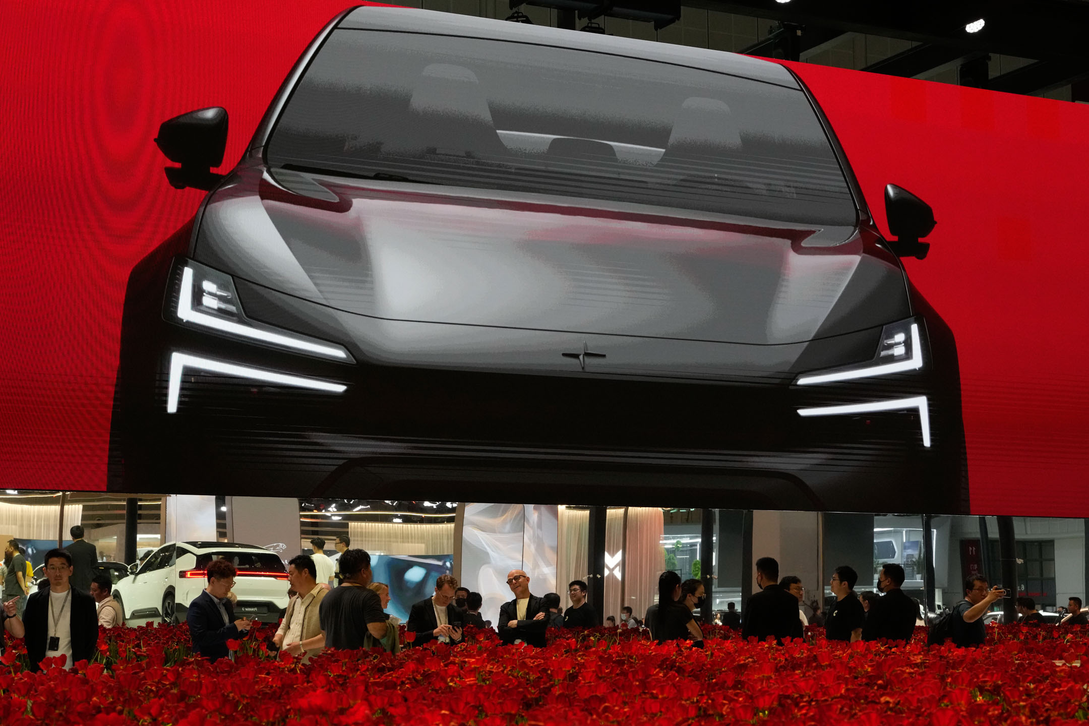 2023年4月19日,中國上海,車展上的電動車品牌Polestar的廣告。攝:Ng Han Guan/AP/達志影像