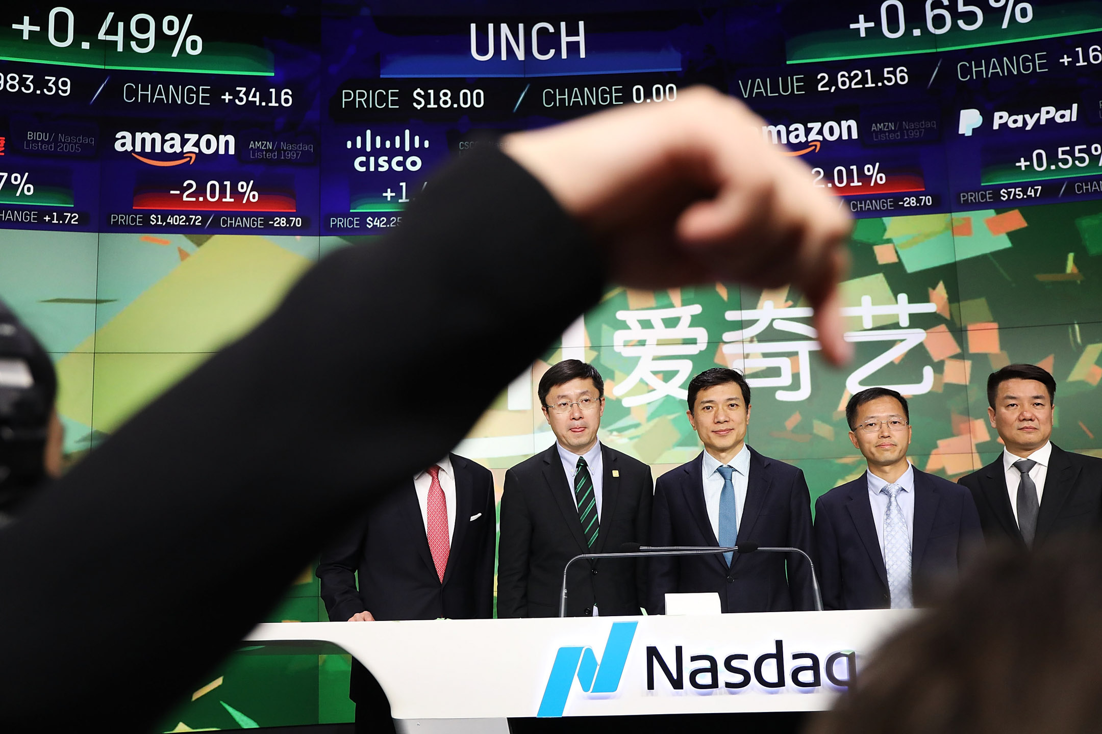 2018年3月29日,美國紐約,中國愛奇藝在納斯達克上市。攝:Spencer Platt/Getty Images