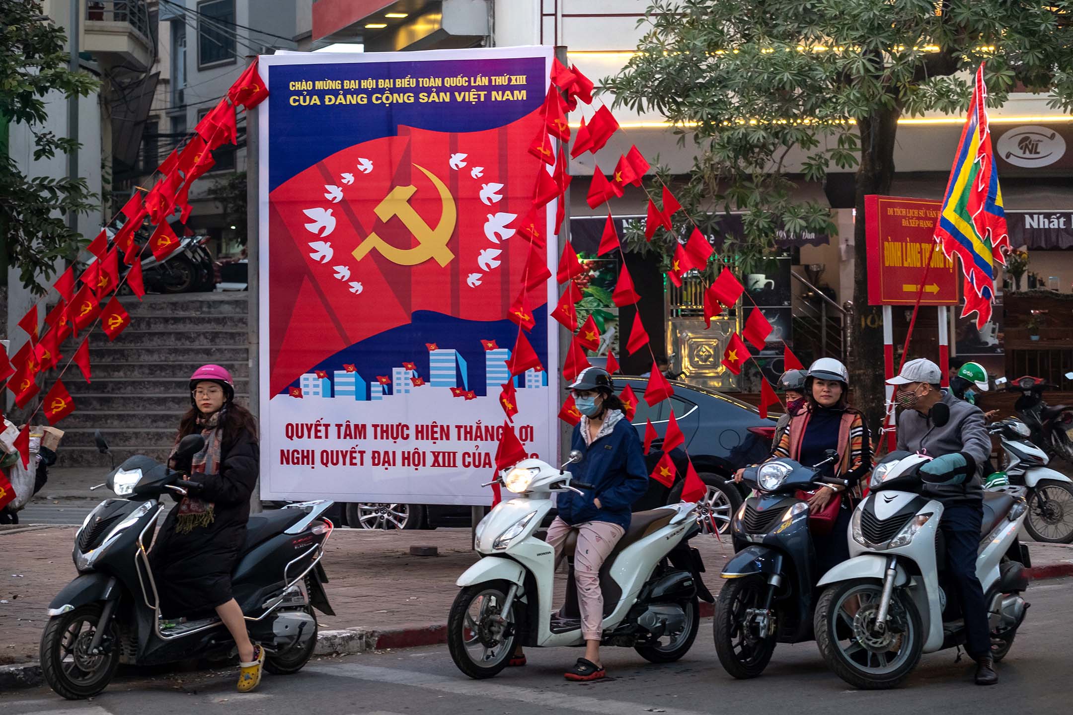 2021年1月13日,越南河內,越南共產黨第十三次全國代表大會的宣傳海報。攝:Linh Pham/Getty Images