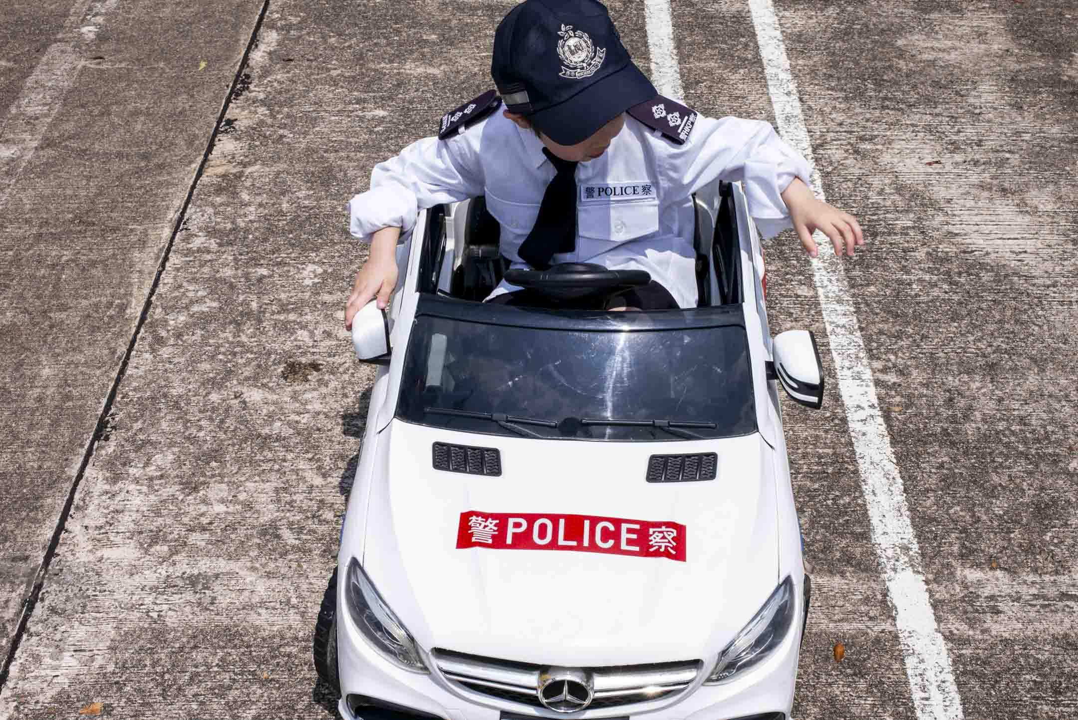 2024年4月14日,觀塘區國家安全嘉年華在香港輔警總部舉行,包括步操匯演、攤位遊戲、表演及展覽等活動。攝:林振東/端傳媒
