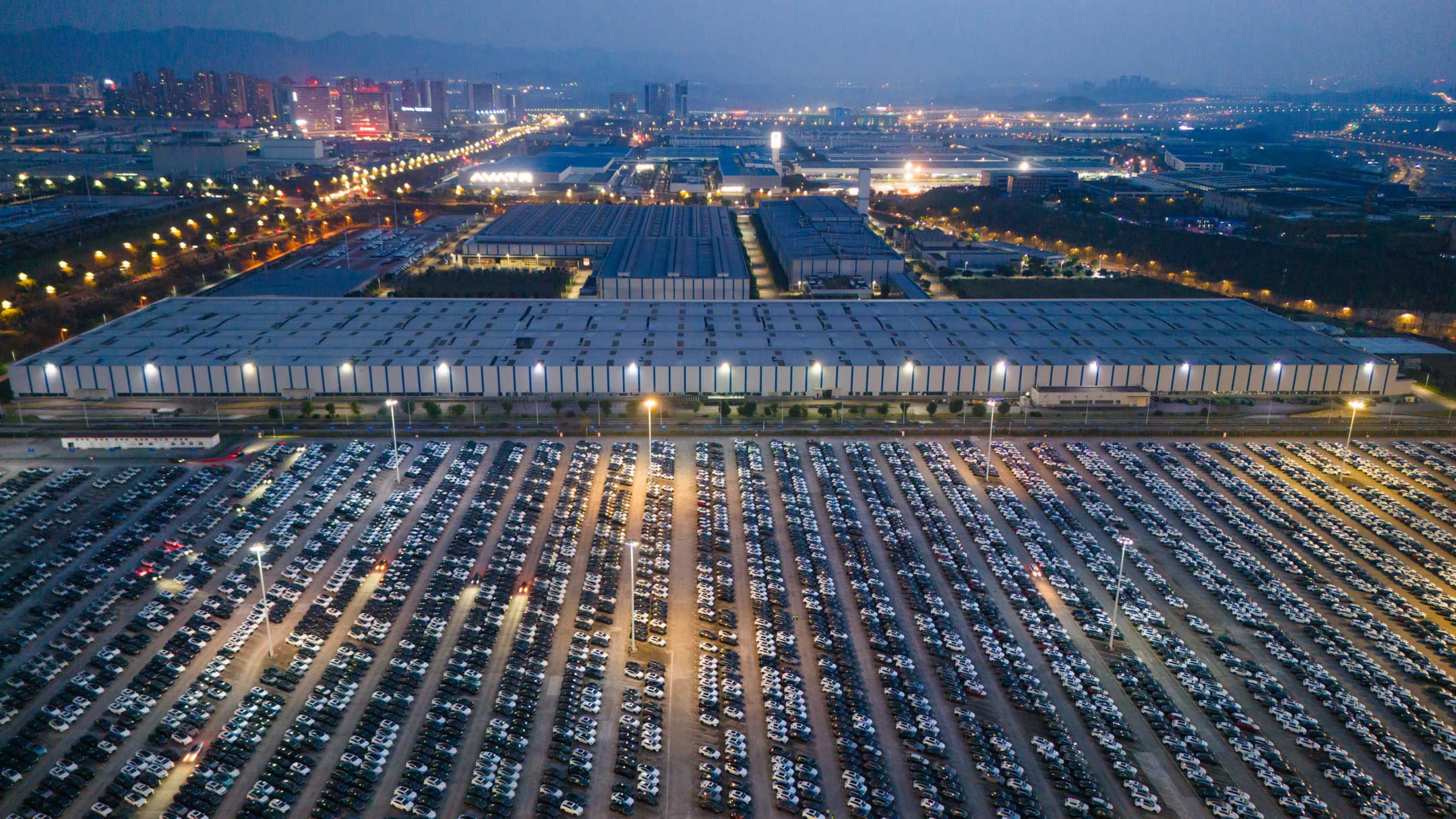 2024年3月11日,中國重慶,汽車配送中心擺放大量電動汽車。攝:Costfoto/NurPhoto via Getty Images