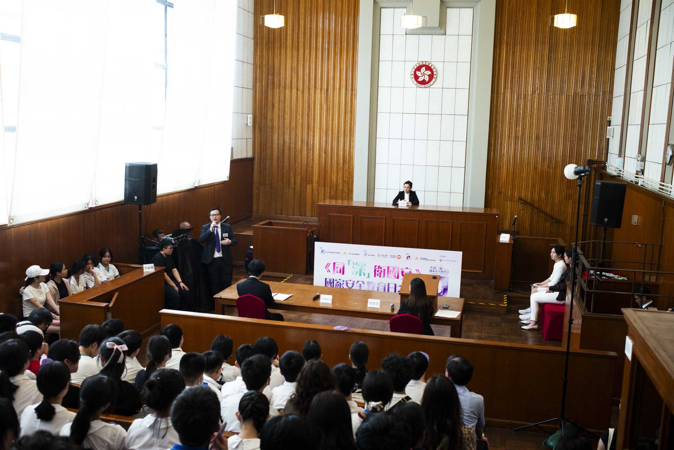 2024年4月15日,《同「深」衛國安》國家安全教育日2024在前北九龍裁判法院舉行,期間有模擬法庭體驗。攝:林振東/端傳媒