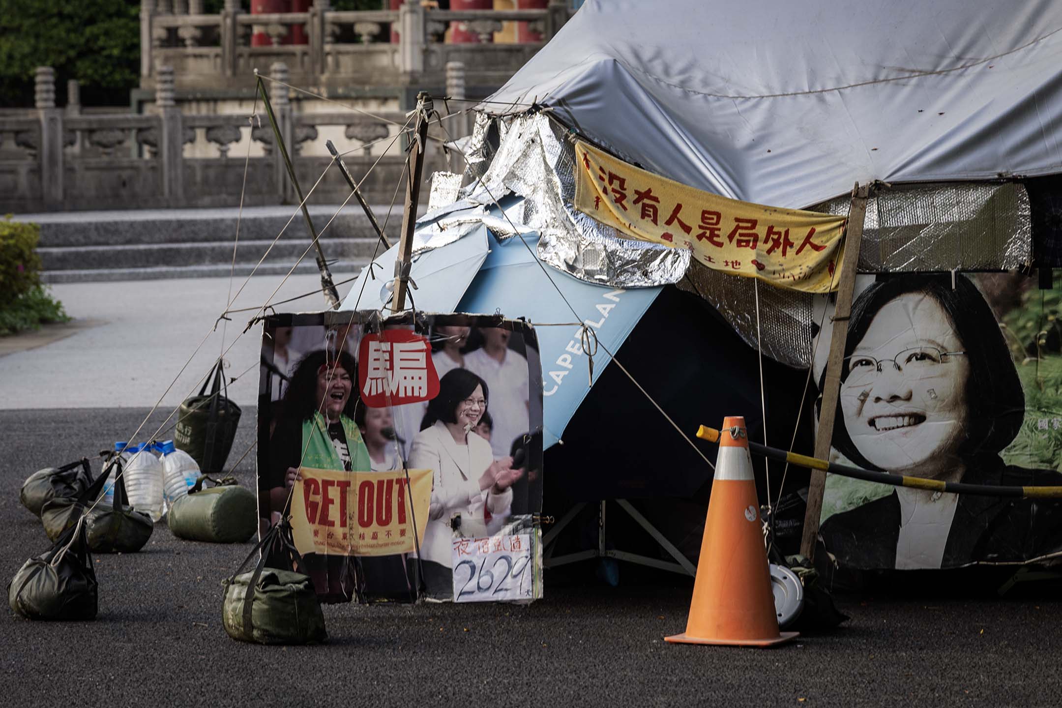 2024年5月6日,台北,巴奈于二二八公园内的帐篷。摄:陈焯煇/端传媒