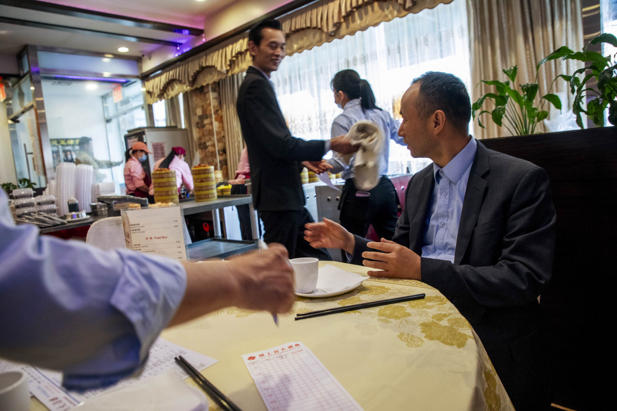 纽约布鲁克林的杠上花大酒楼(New Choi Fook Restaurant )是李小三刚到纽约时打工的餐馆,餐馆楼面经理还记得李小三。摄:Hai Zhang/端传媒