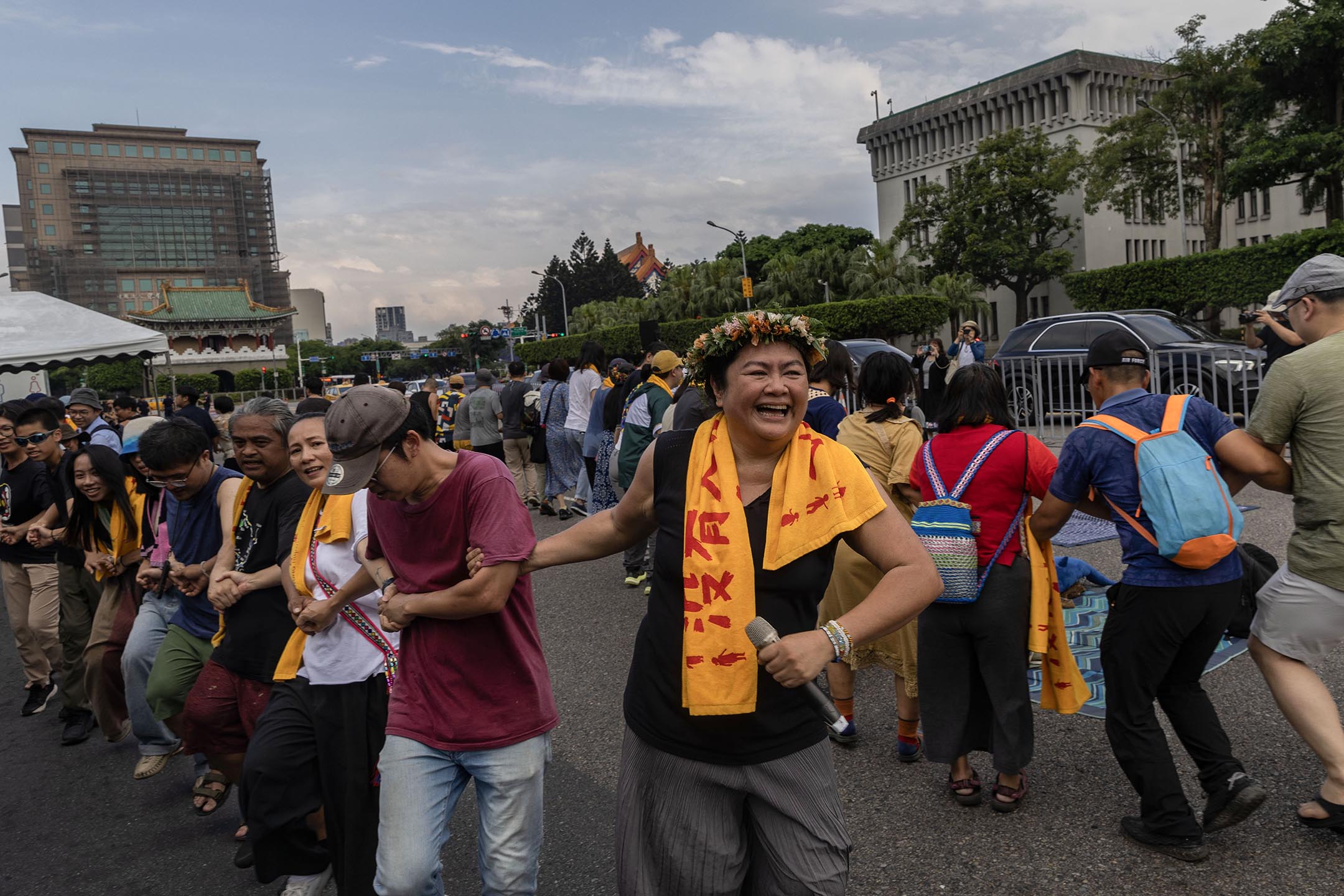 2024年5月6日,台北,原住民团体“原转小教室”于凯道举办“在路上的朋友派对”。摄:陈焯煇/端传媒