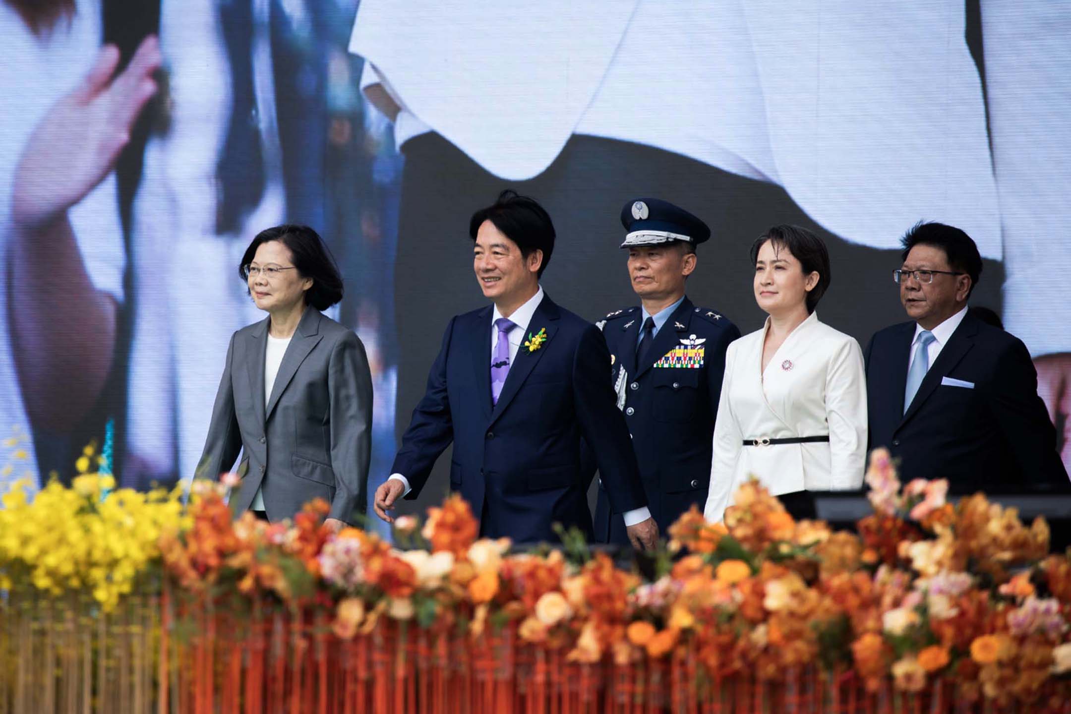 2024年5月20日,台北,中華民國第十六任總統副總統就職典禮,前總統蔡英文、總統賴清德和副總統蕭美琴站在台上。攝:陳焯煇/端傳媒
