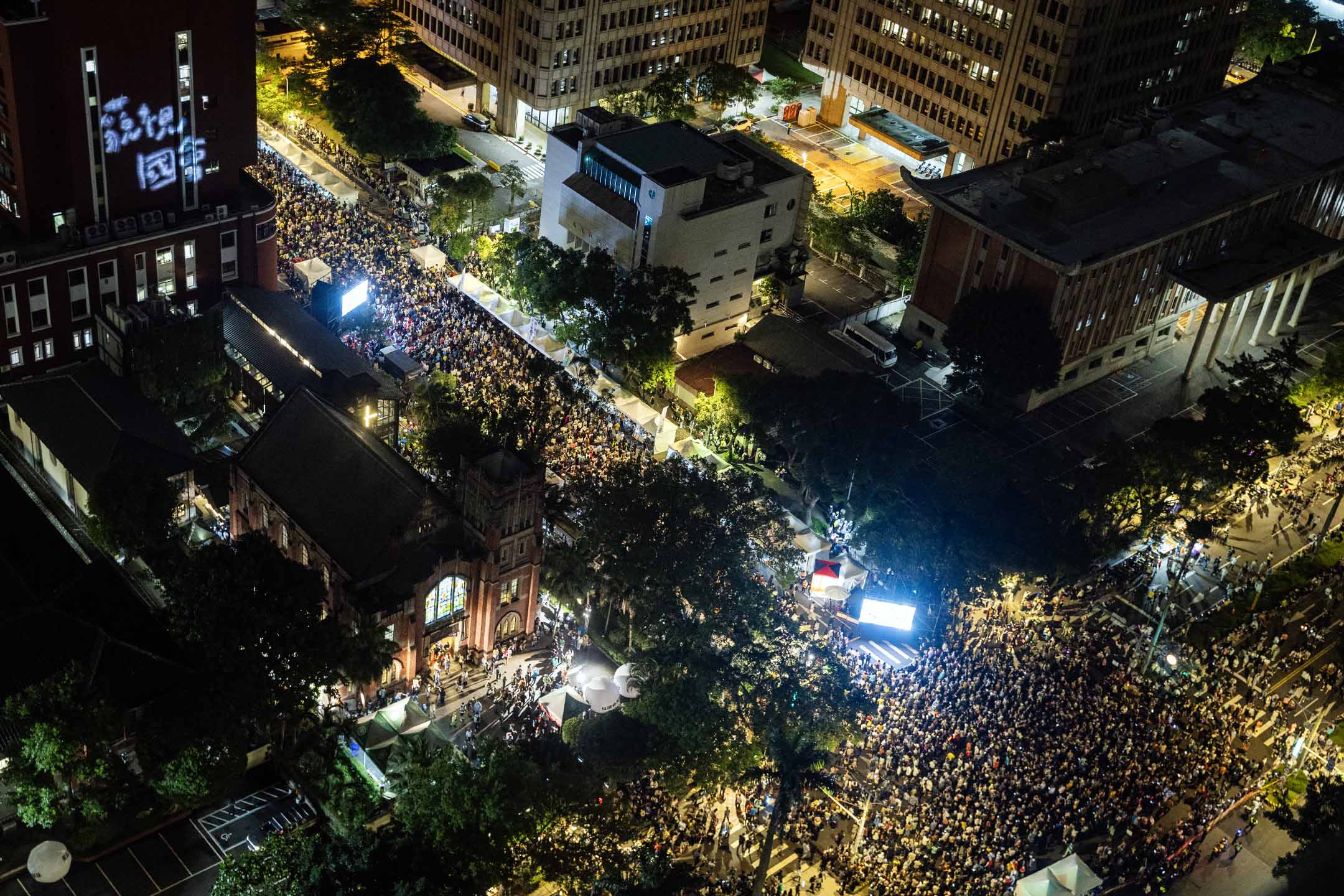 2024年5月28日,台北,立法院审议国会改革法案,立法院外民众集会。摄:陈焯煇/端传媒