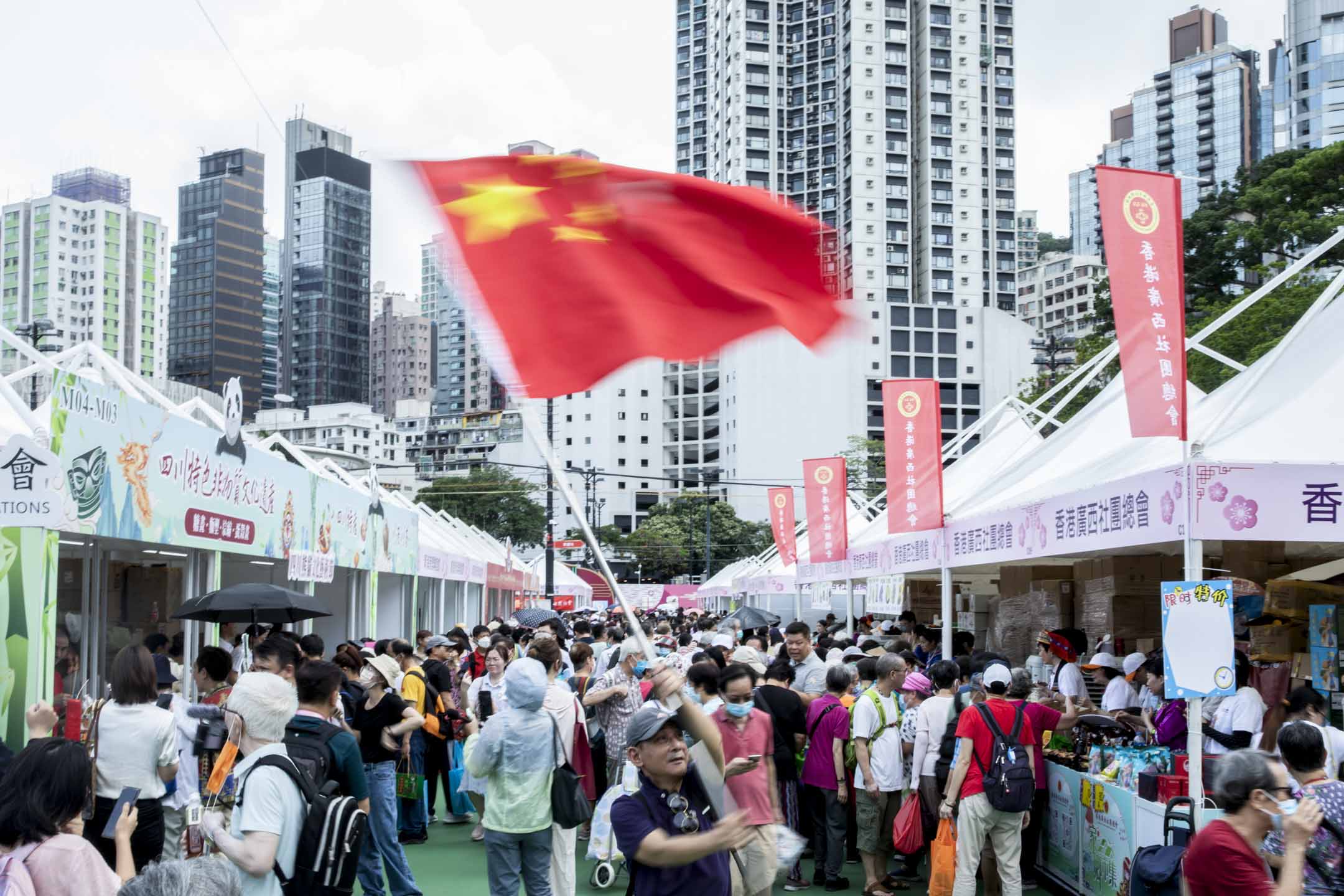 2023年6月3日,第一屆同鄉社團家鄉市集嘉年華在維園舉行。攝:林振東/端傳媒