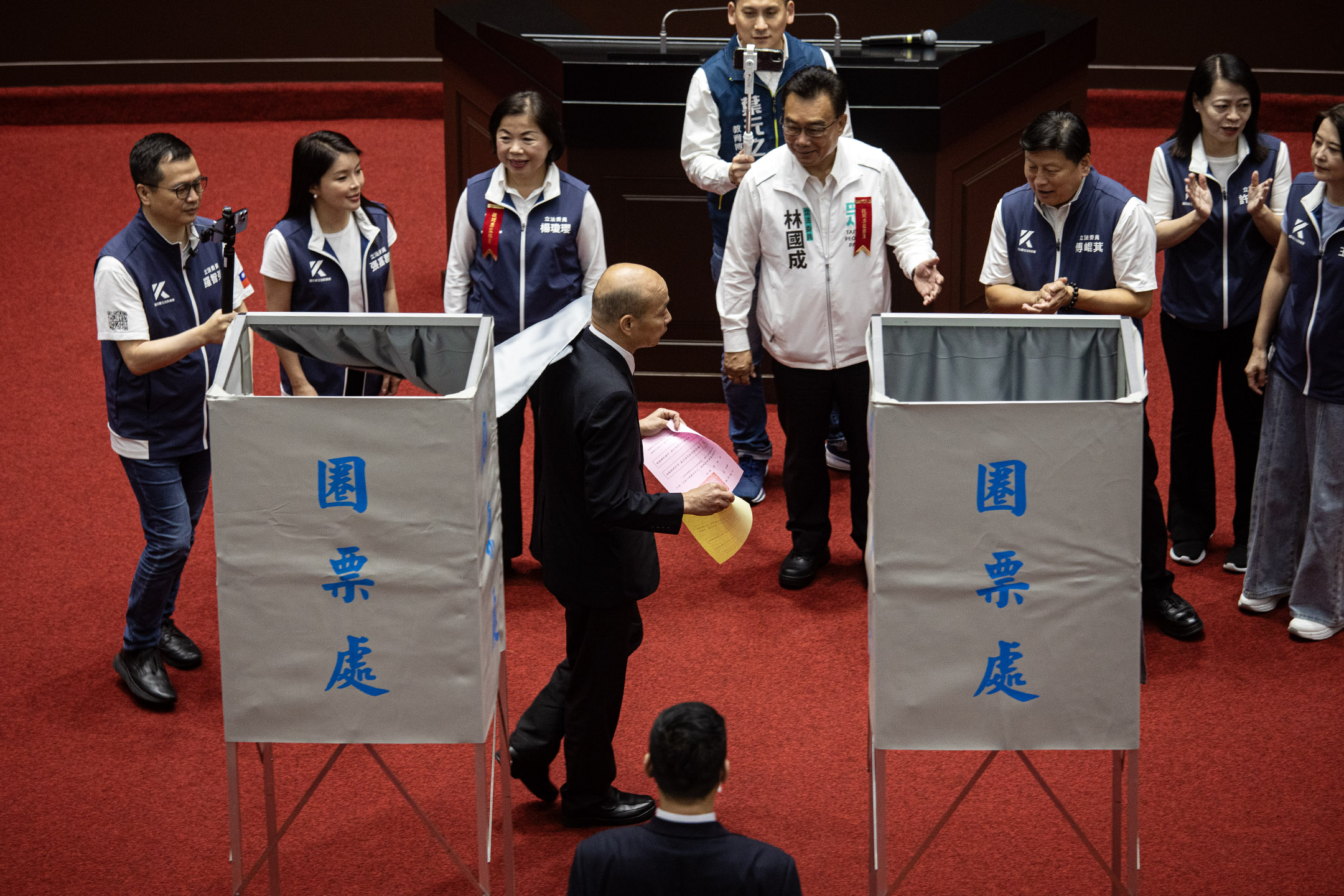 2024年6月21日，台北，立法院表決行政院對國會職權修法所提的覆議案。攝：陳焯煇/端傳媒