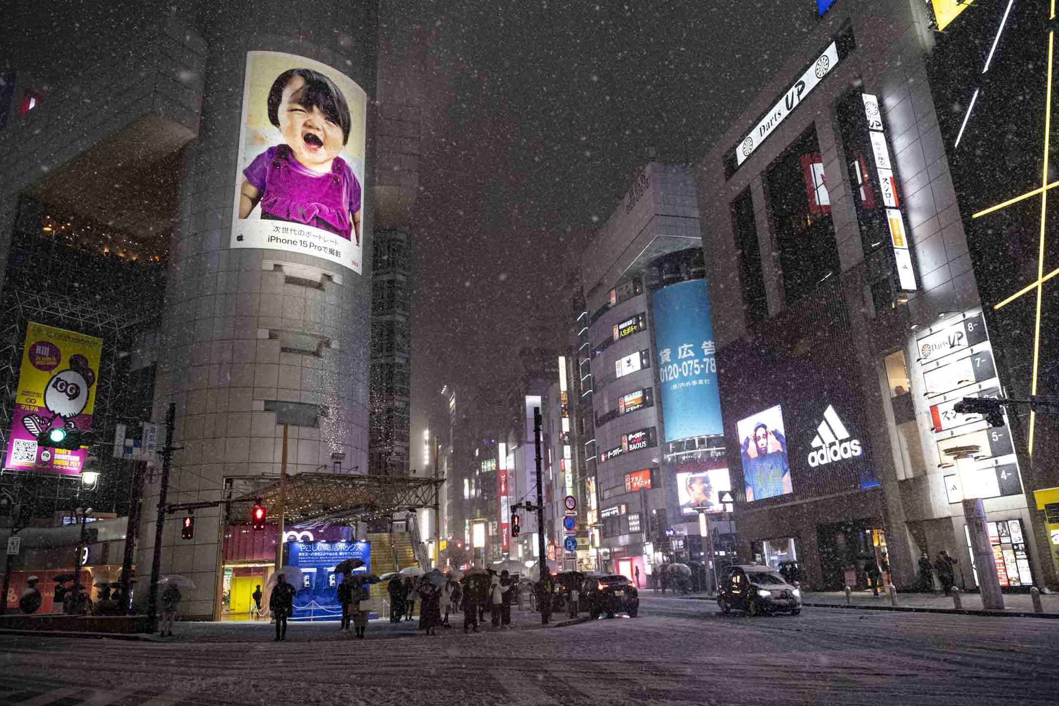 日本東京大雪下的澀谷十字路。攝:Yusuke Harada/NurPhoto via Getty Images
