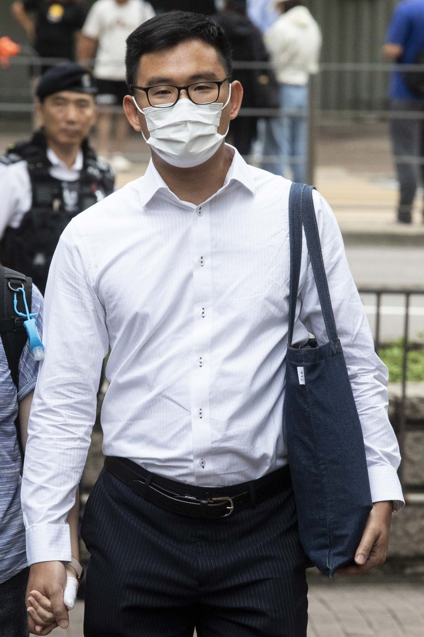 2024年5月30日,香港民主派47人初選案首日裁決,施德來被判串謀顛覆國家政權罪成。攝:林振東/端傳媒