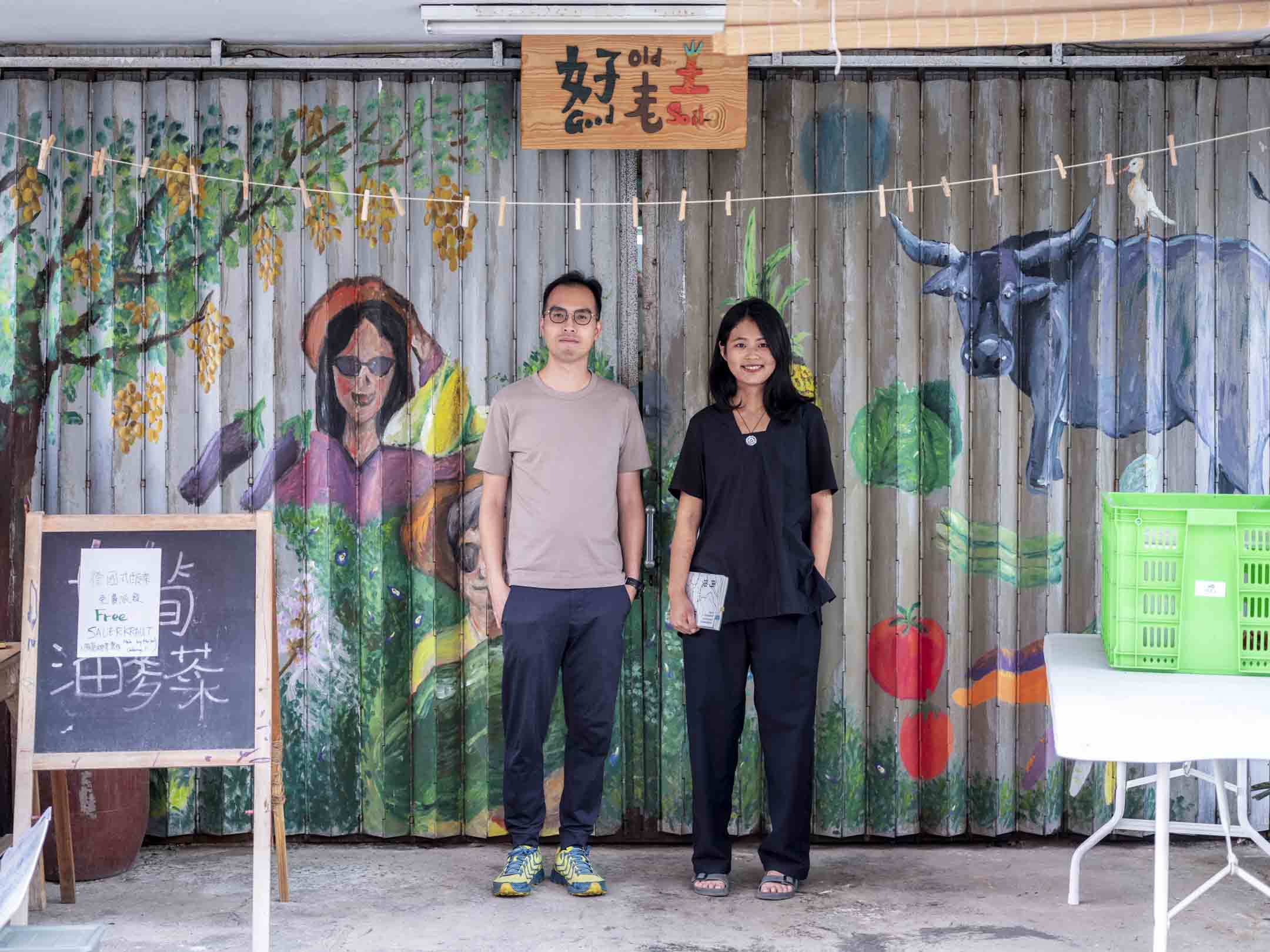 《再現梅窩》作者龍子維與費越。攝:林振東/端傳媒