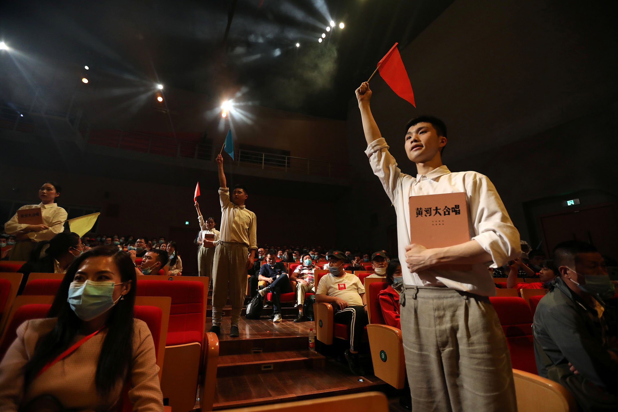 2021年5月10日,中国延安,中国共产党成立100周年纪念馆有关中国革命历史的演出。摄:Tingshu Wang/Reuters/达志影像