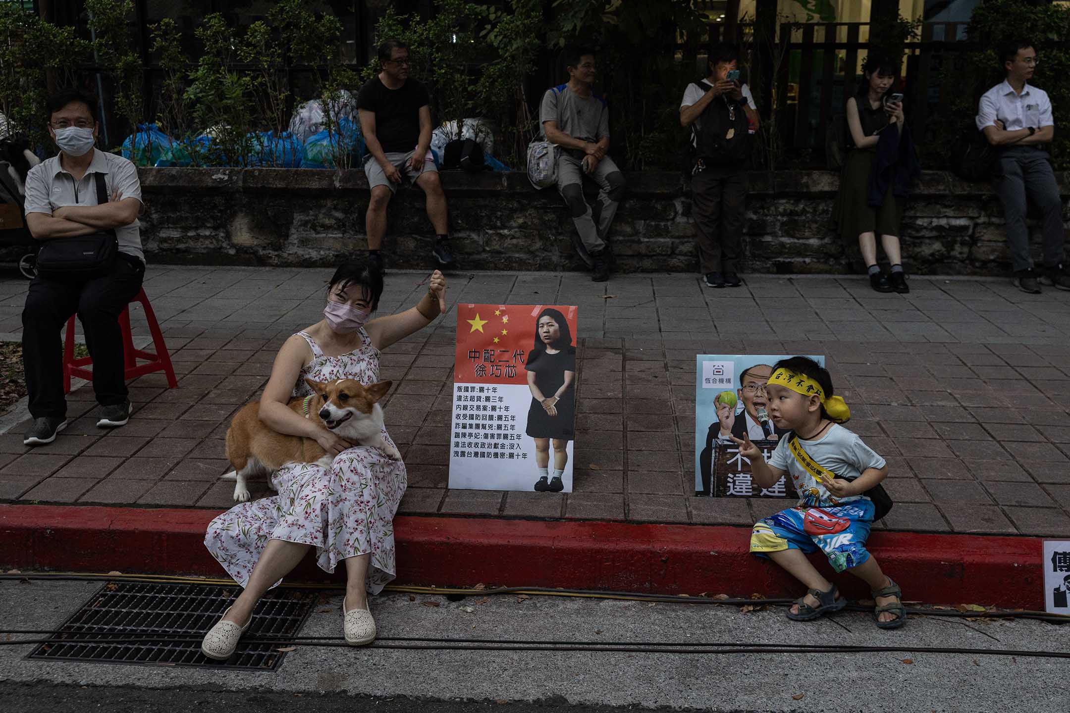 2024年6月20日,台北,公民團體發起「青鳥行動」,號召支持者到立法院外聲援。攝:陳焯煇/端傳媒