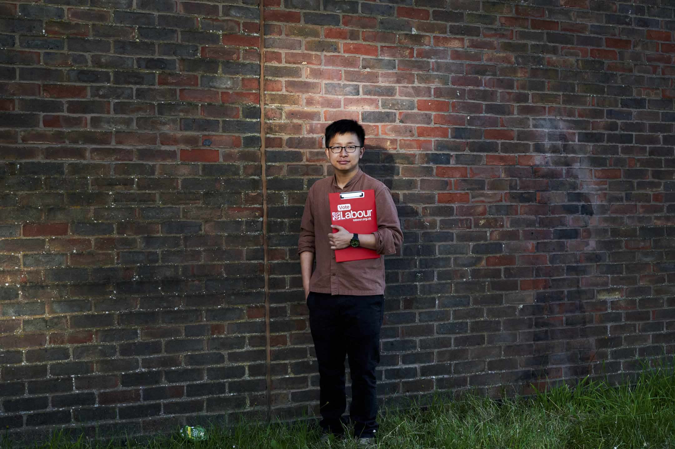 25岁的香港人 Richard 是宣布解散中大学生会的末代代表会主席,两年前移民英国。摄:ST Wong/端传媒