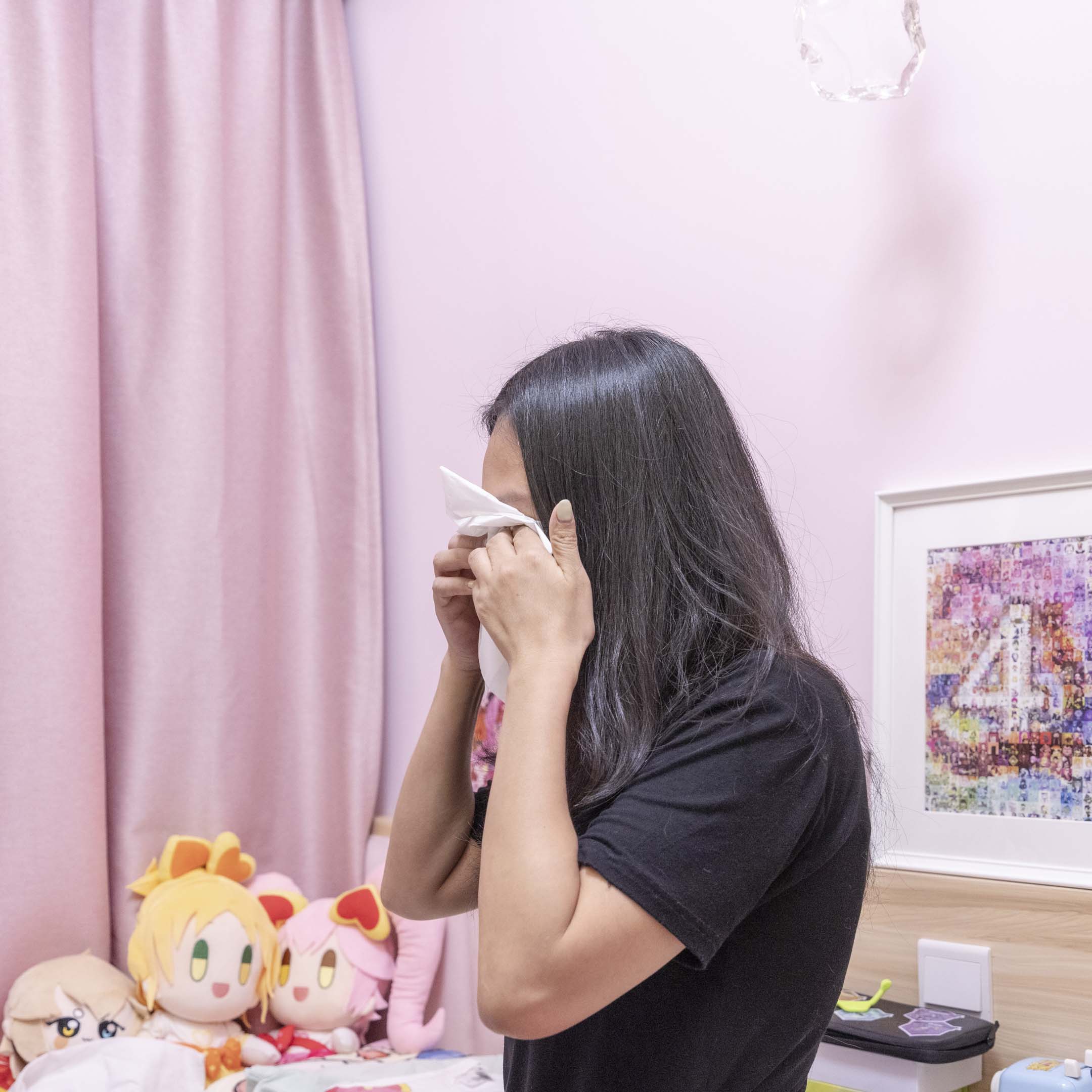 依奈離世後,李莎一談起女兒便會哭泣。攝:林振東/端傳媒