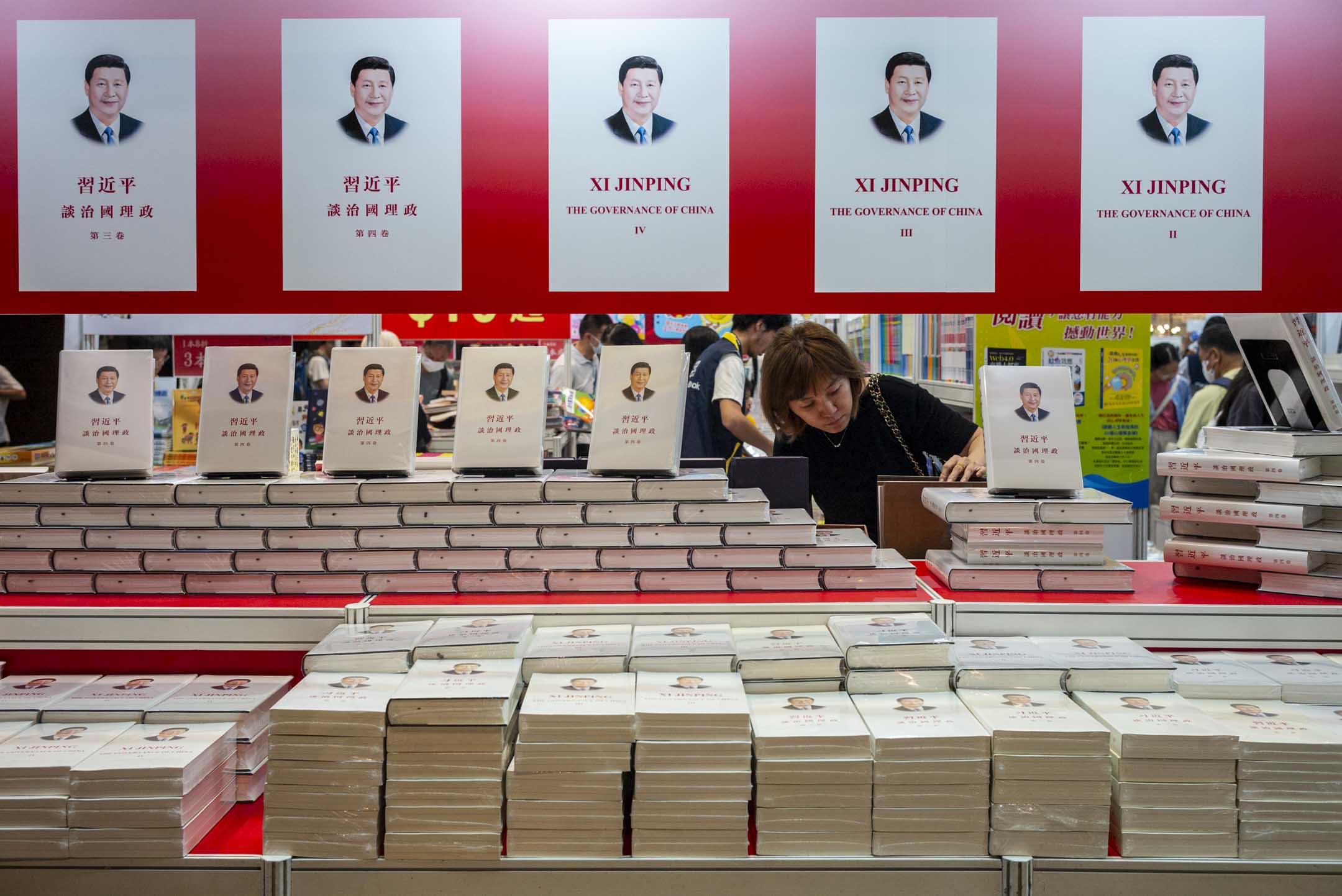 2024年7月17日，香港書展，有香港出版社展示國家主席習近平的書籍。攝：林振東/端傳媒