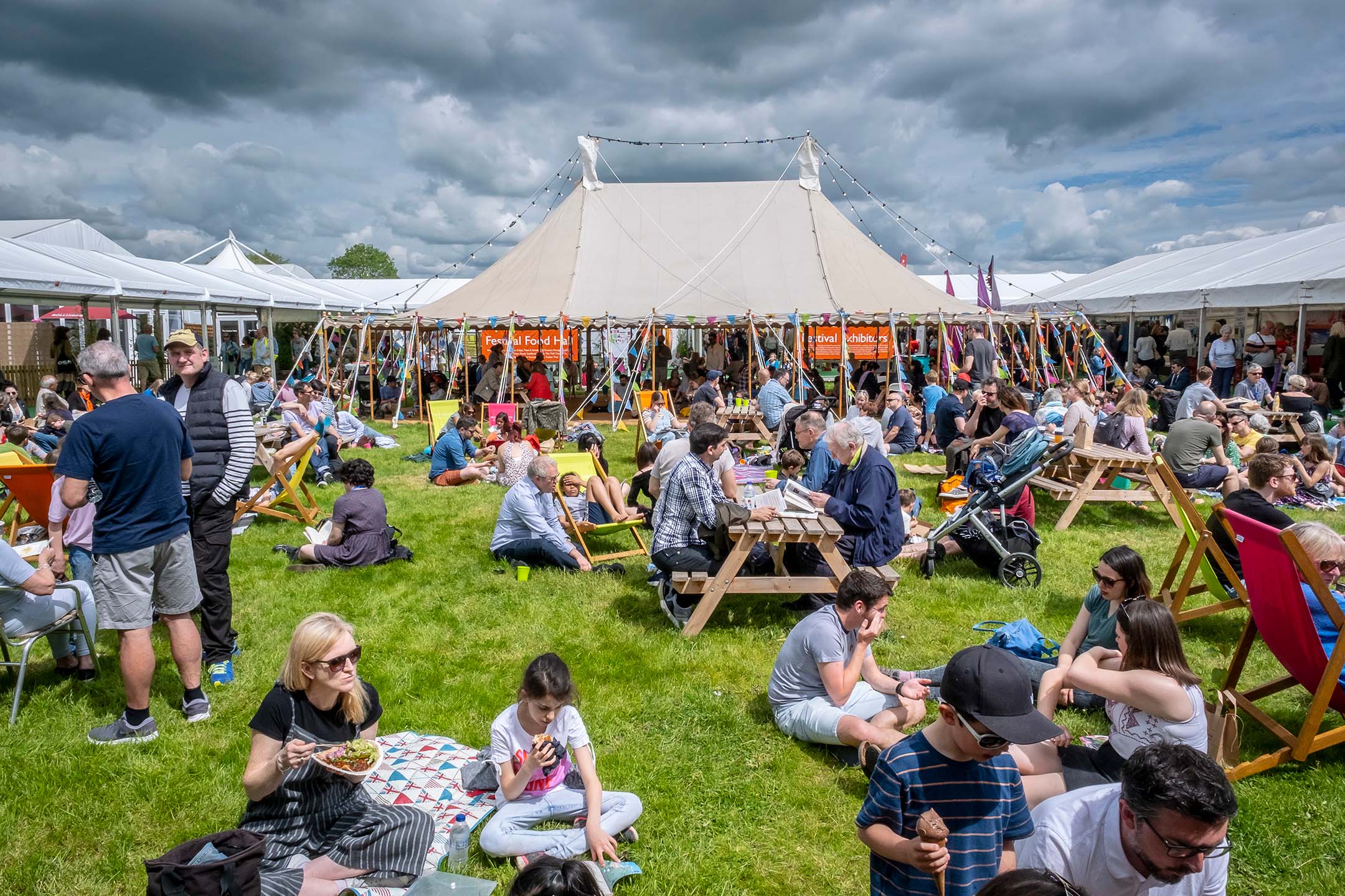 2020年2月18日,英国最重要的艺术节之一的海伊文学节(Hay Festival)。摄:Lucas Vallecillos/VWPics via AP Images/达志影像