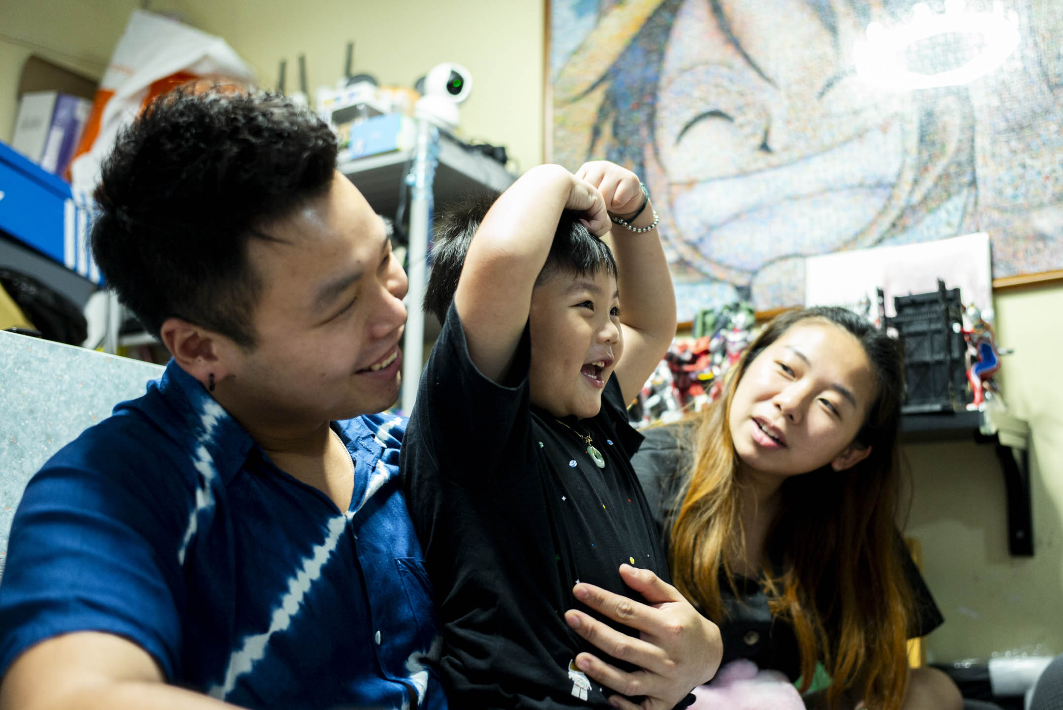 父母离婚时,女儿 Bailey 曾经在情感上为爸爸找借口,在理智上却知道自己是包庇他,但是又觉得为什么其他人那么幸福,自己却要单亲。过了很久她才明白,两个人勉强一起没有幸福。摄:林振东/端传媒