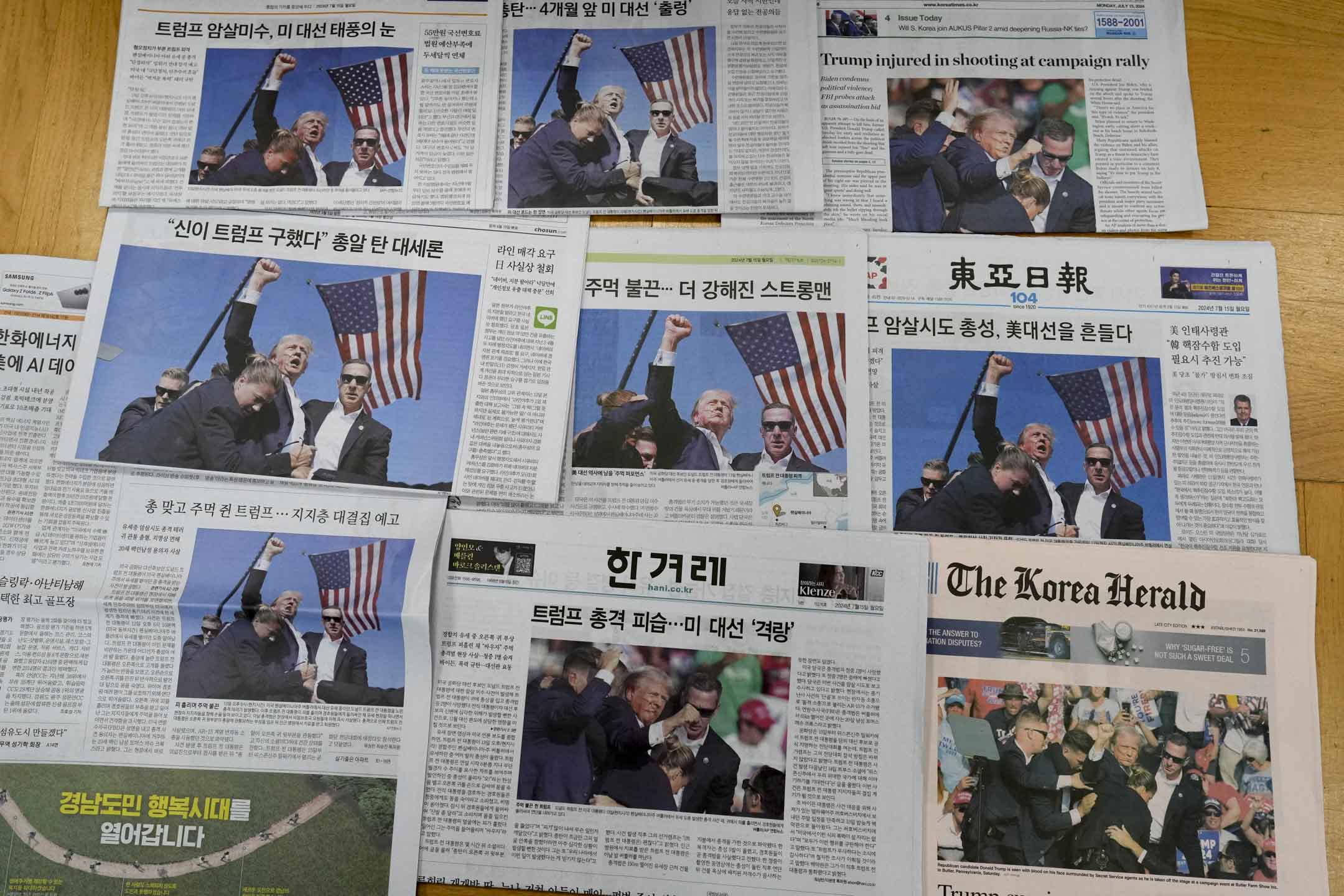 2024年7月15日,韩国首尔的不少报章以头版刊登特朗普遭枪击受伤的报导。摄:Lee Jin-man/AP/达志影像