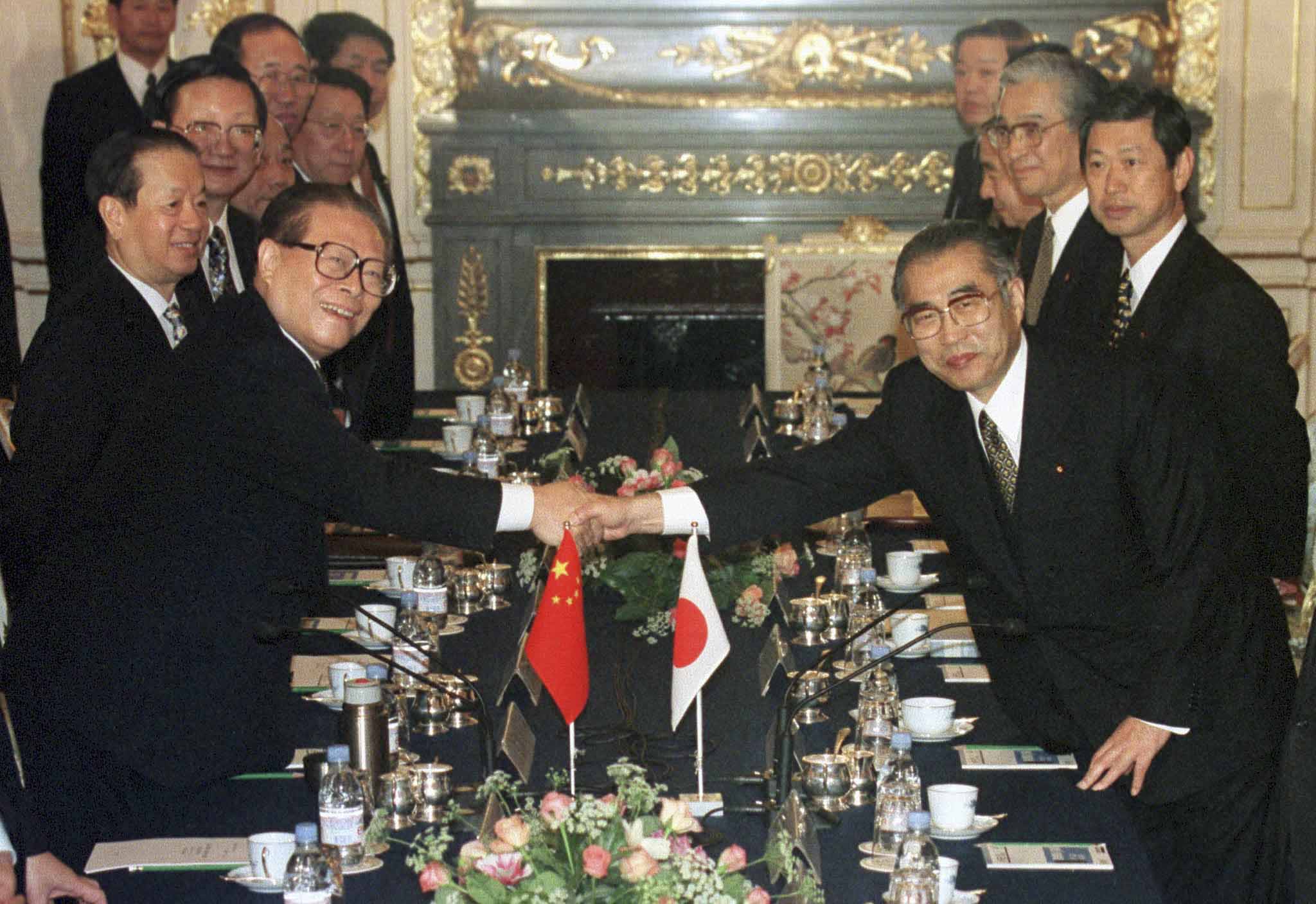 1998年,中國國家主席江澤民首次以國賓身份訪問日本。攝:Noboru hashimoto/Corbis via Getty Images