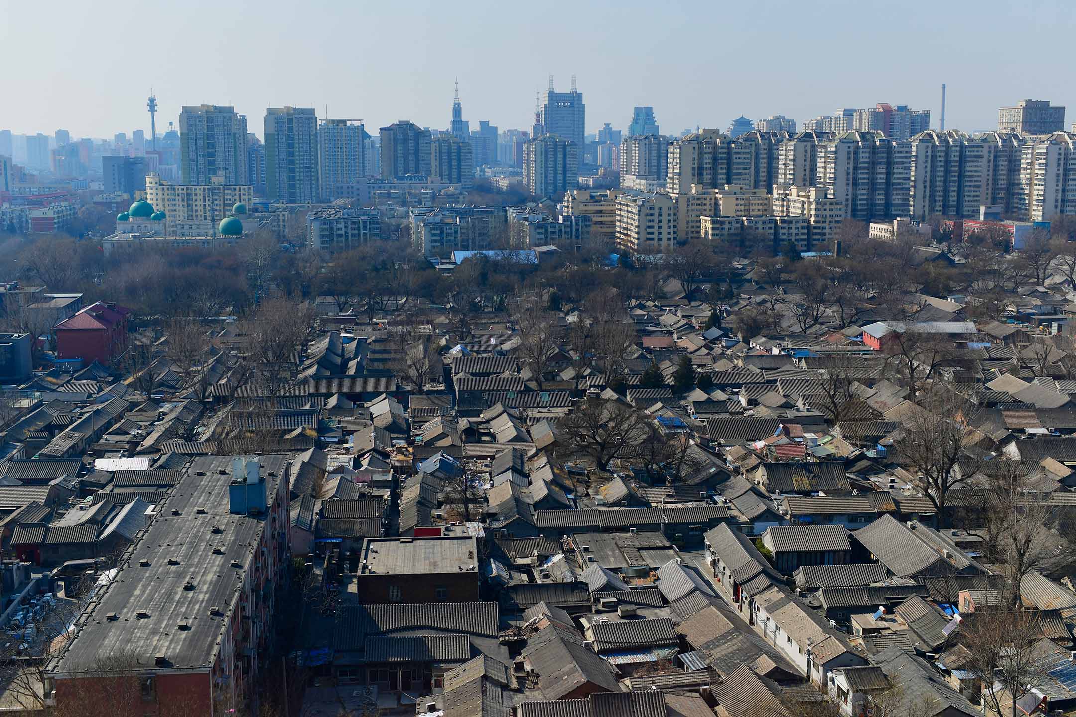 2024年3月9日,中国北京,庭院与现代社区的环境。摄:Costfoto/NurPhoto via Getty Images