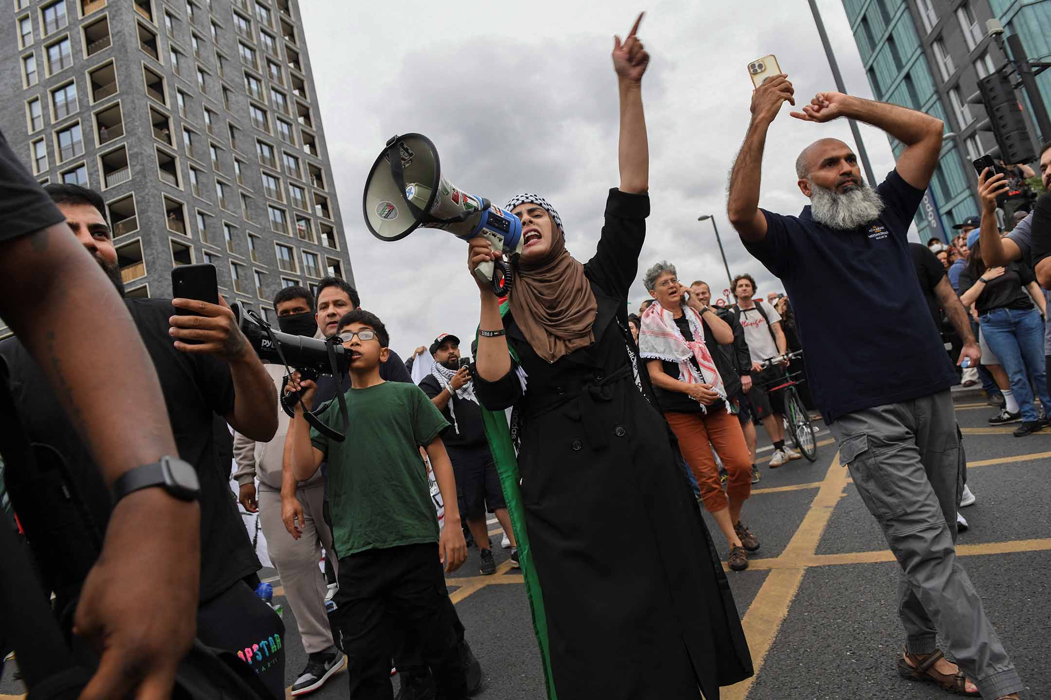 2024年8月7日,倫敦,人們參加遊行,反對反移民示威。攝:Chris J Ratcliffe/Reuters/達志影像