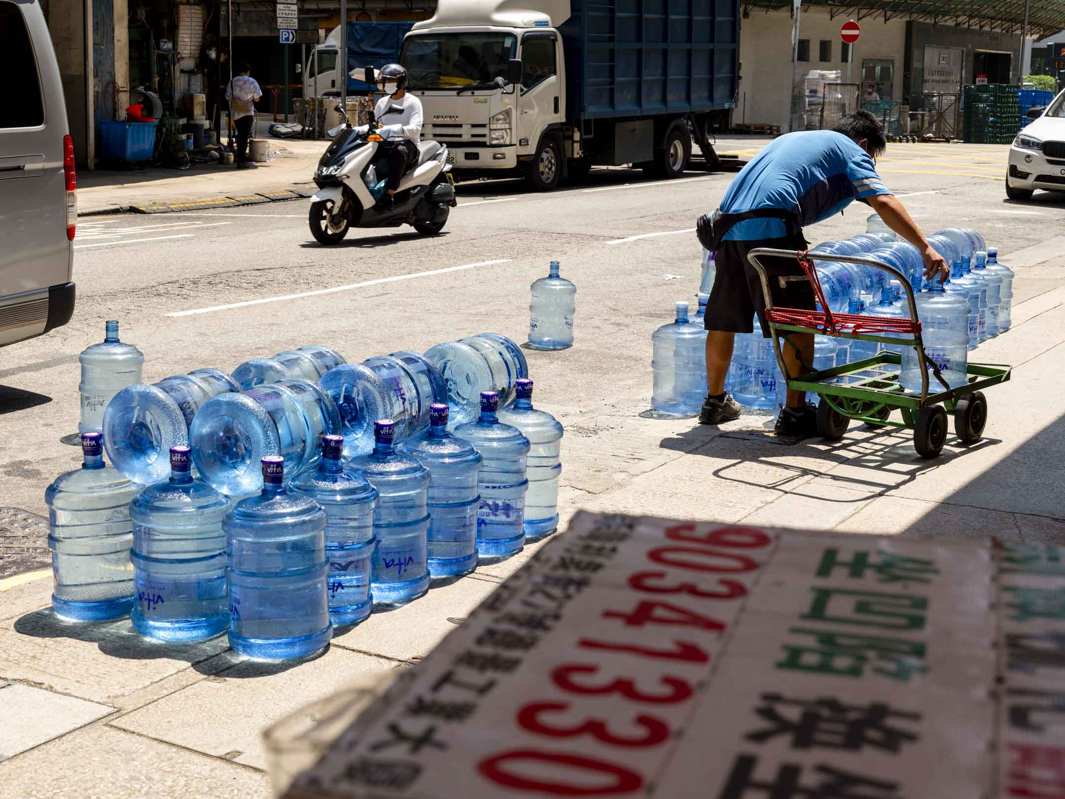 柴灣一名送水工人。攝:林振東/端傳媒