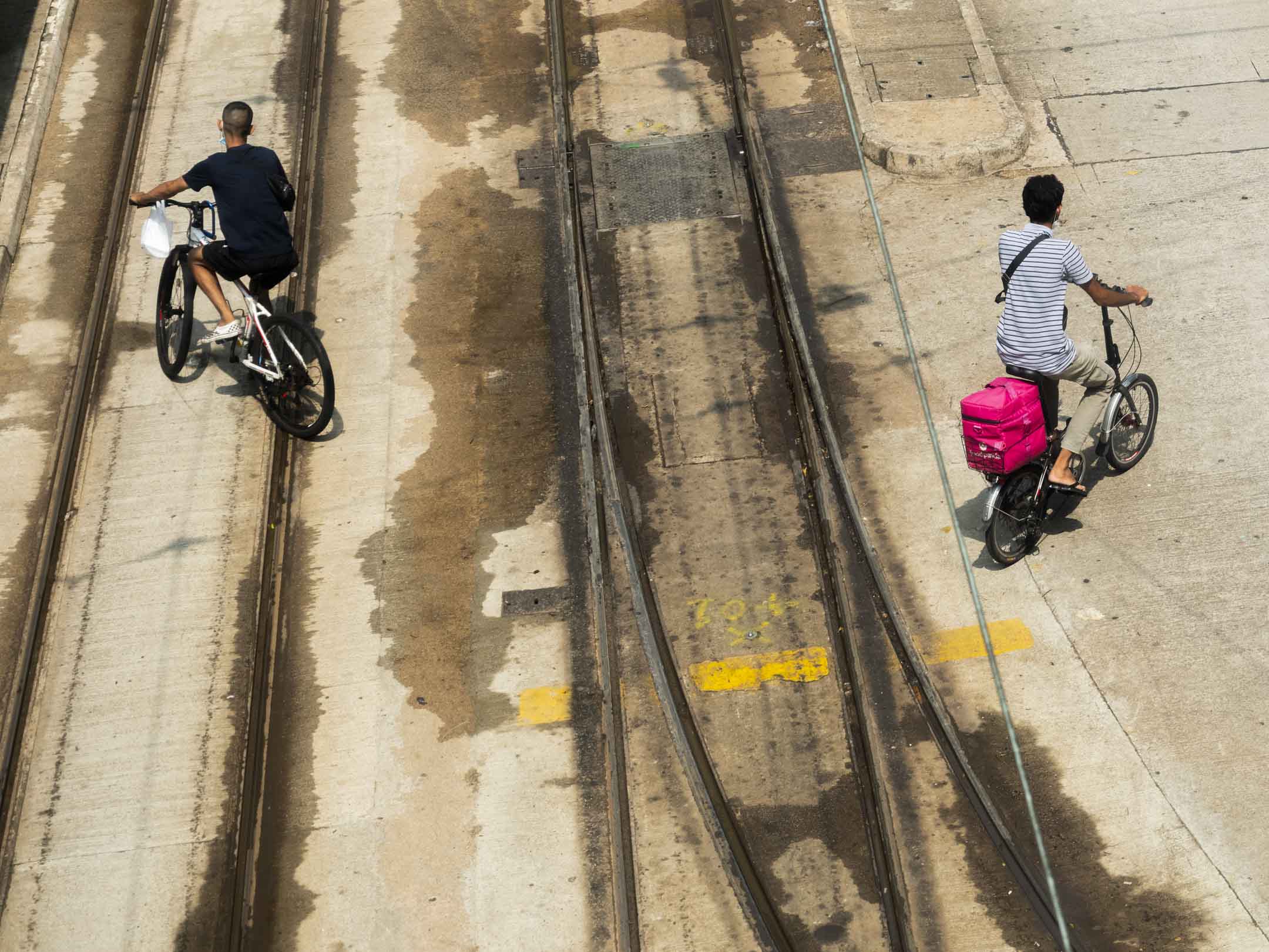 銅鑼灣馬路上的快遞員。攝:林振東/端傳媒