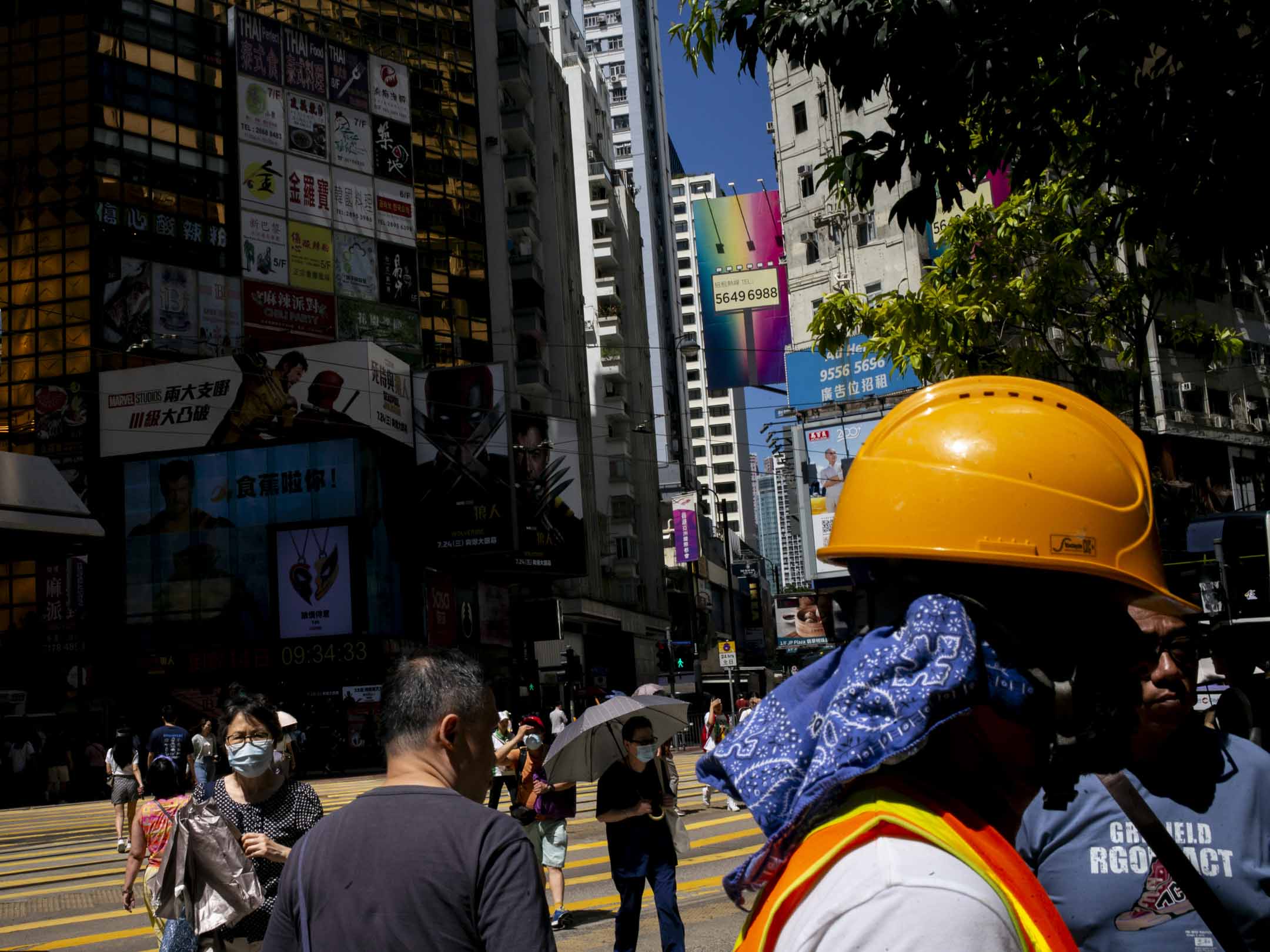 銅鑼灣一名地盤工人。攝:林振東/端傳媒
