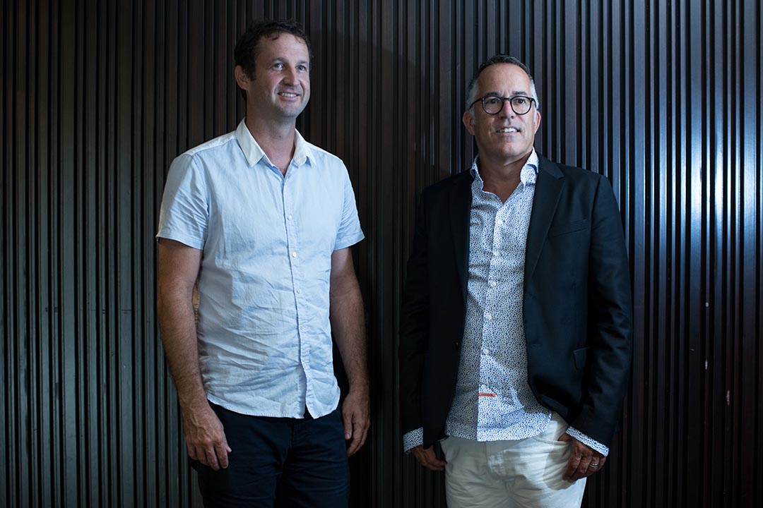 辛丹斯電影節總監和節目總監 John cooper (右)& Trevor Groth (左)。攝:盧翊銘/端傳媒