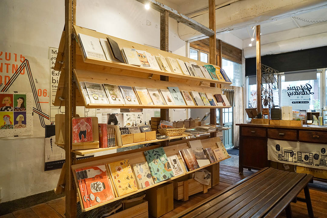 台中西區的「Artqpie Library.本冊」是很多人口中「熱愛紙本讀物的人非朝聖不可的地方」。攝:張國耀/端傳媒