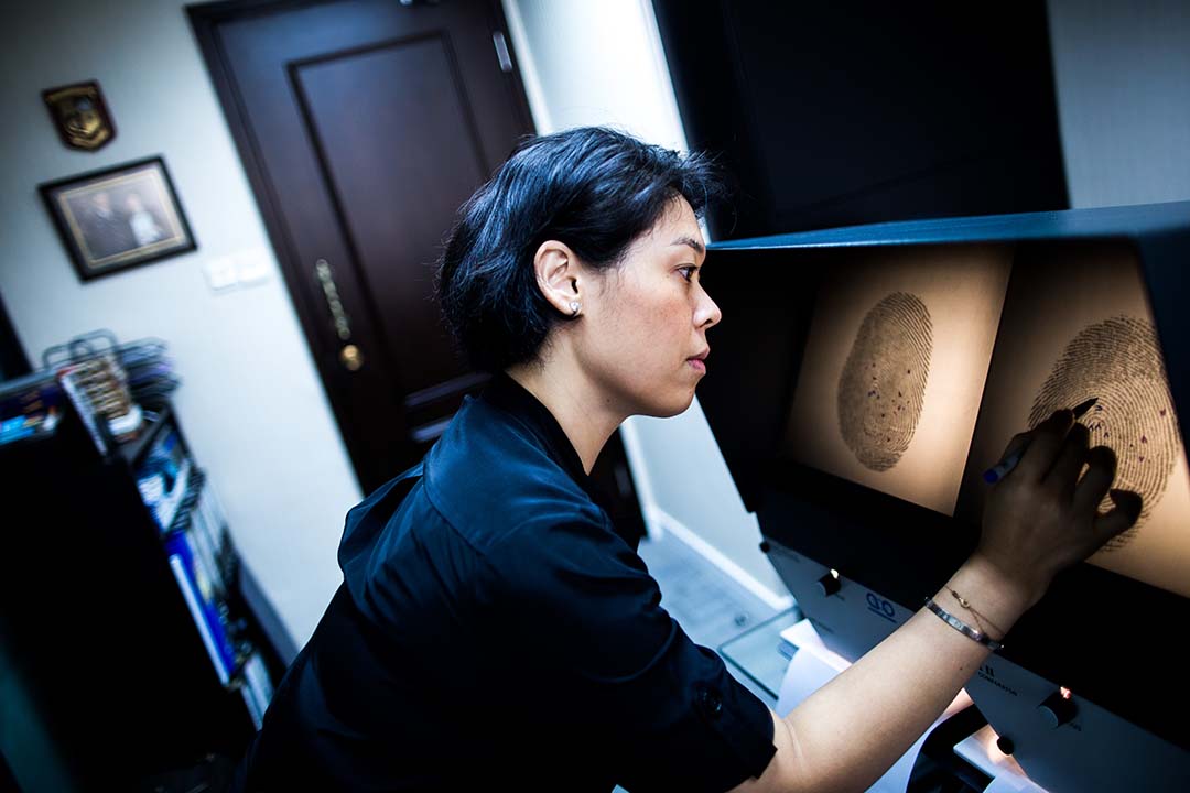 王匡婷是英国鉴证专家,2001年受聘于伦敦Forensic Science Service(鉴证科学单位),专门从事人类基因(DNA)研究工作。摄:卢翊铭/端传媒