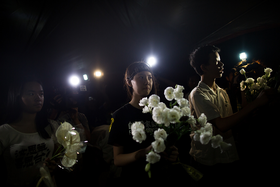 民眾於教育部外悼念學生林冠華。攝: Billy H.C. Kwok/ 端傳媒