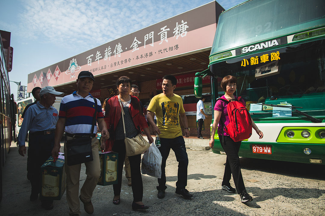 中國旅客在金門名產店購物。攝：王嘉豪/端傳媒