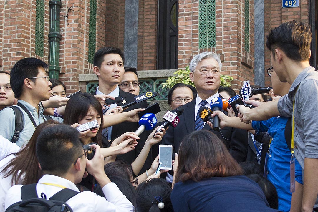 2015年10月14日,廣州,陸委會主委夏立言參觀中山大學。攝:鐘智/端傳媒