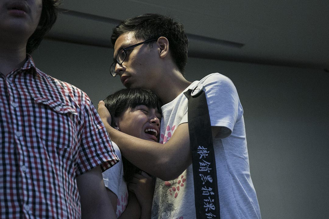 2015年8月3日下午，台灣反課綱（反對台灣教育部調整高中歷史課程綱要）學生代表與台灣教育部長吳思華展開2個多小時的公開談判，學生要求吳思華撤銷課綱並道歉下台，但吳思華表示新課綱已走完程序，除非證明「不合法或不適當」，否則不可能撤銷。 