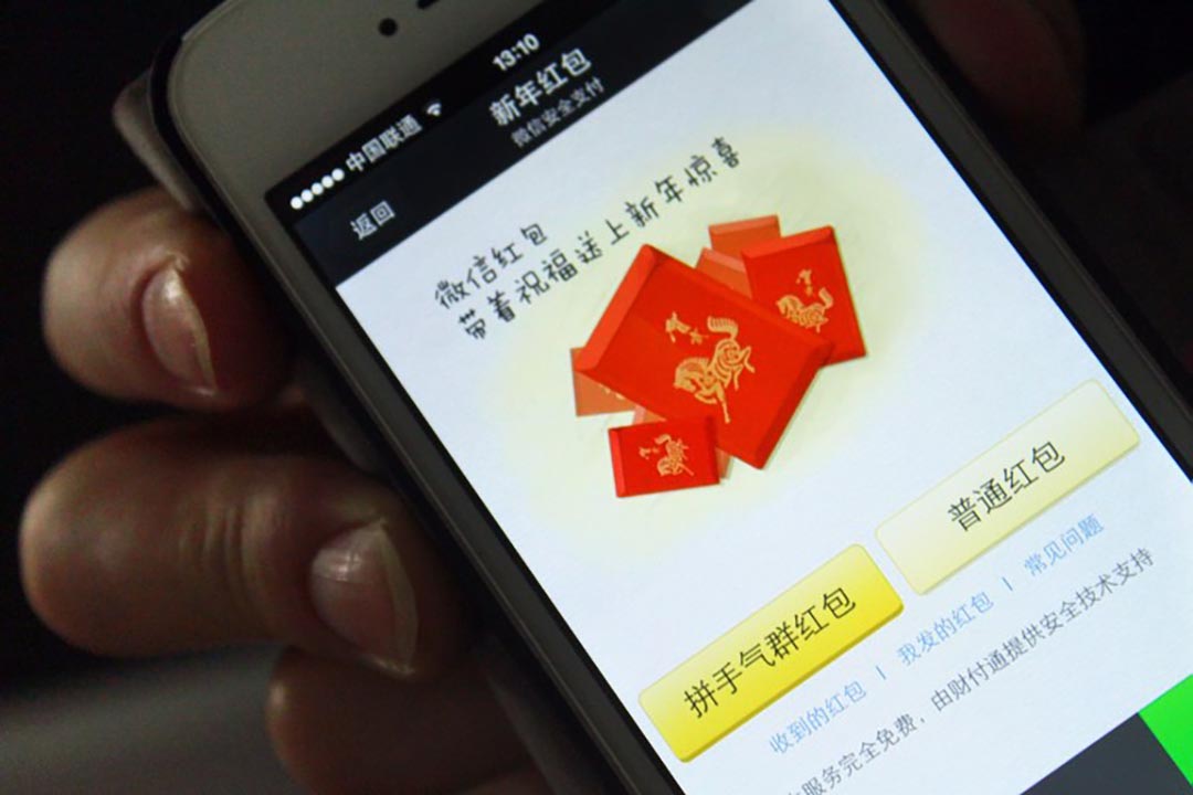 以微信、支付寶、百度錢包為首的互聯網金融,正在進行一場顛覆戰。圖為微信新年電子紅包。攝 : Imaginechina